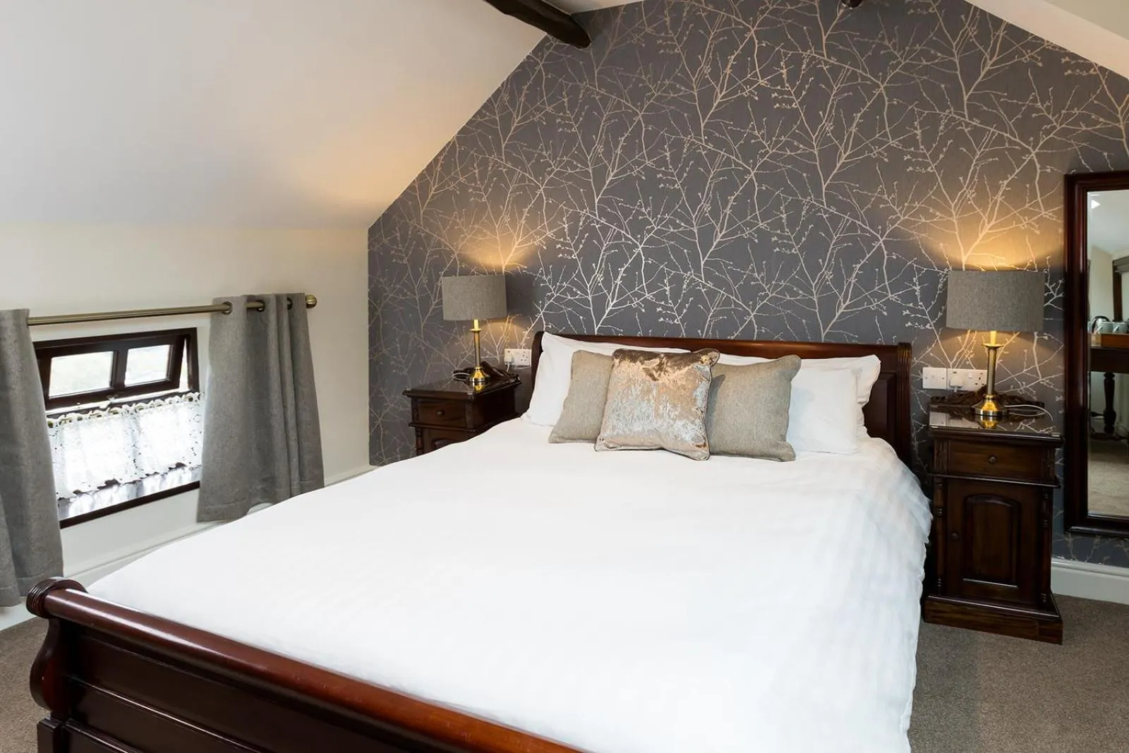 Bed in Pack Horse Inn - New Mills