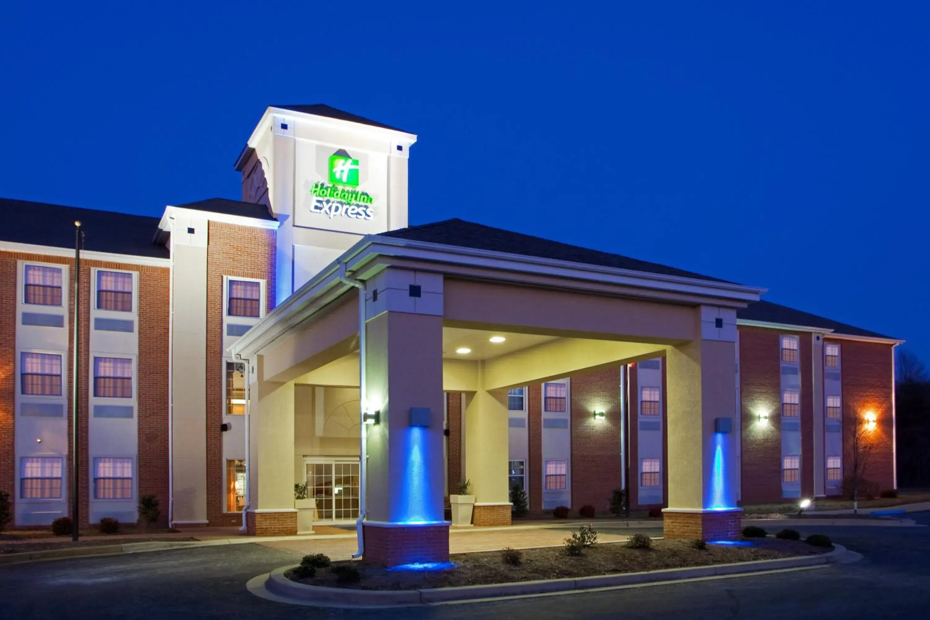 Property building in Holiday Inn Express Prince Frederick by IHG Property building in Holiday Inn Express Prince Frederick by IHG
