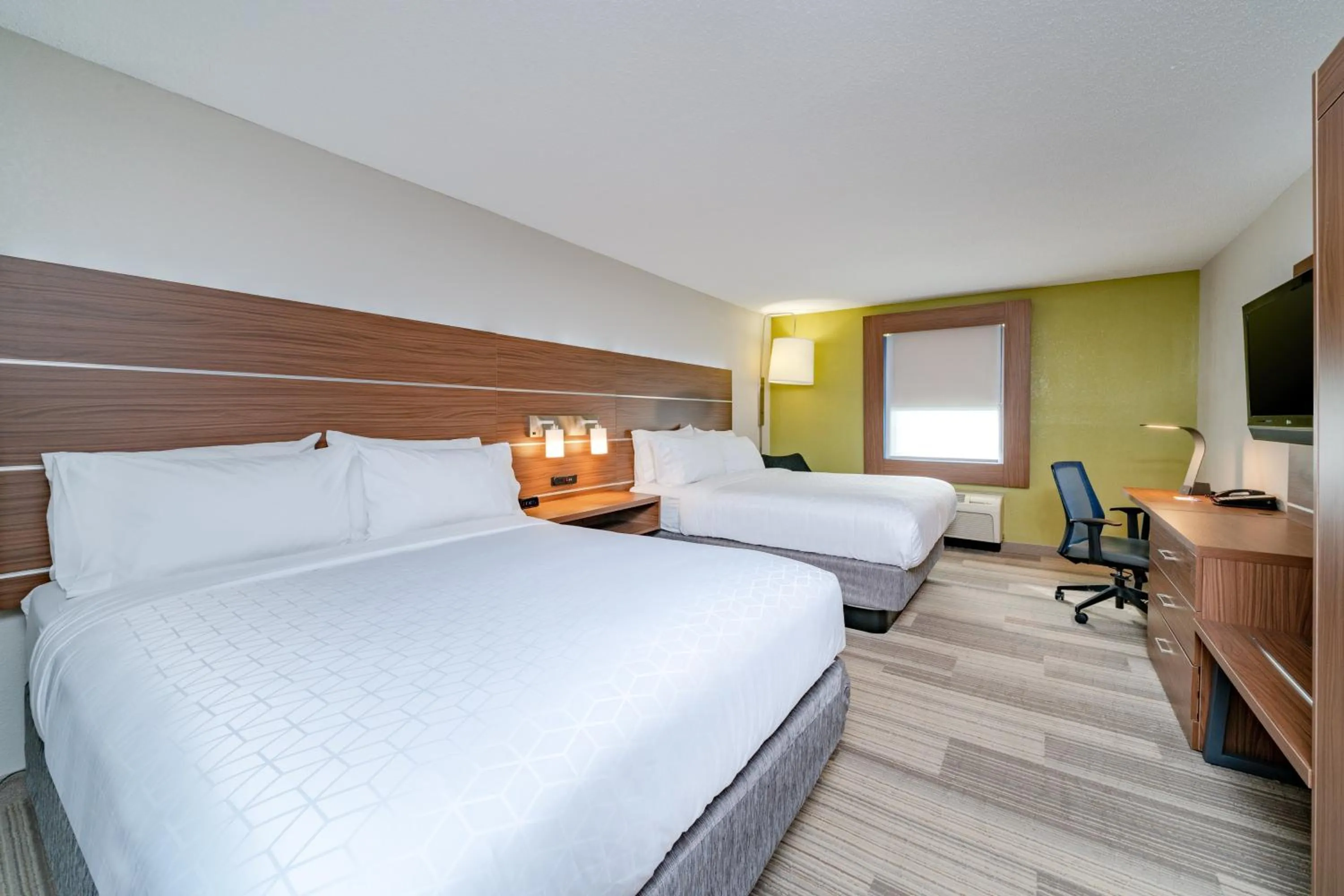 Photo of the whole room, Bed in Holiday Inn Express Prince Frederick by IHG