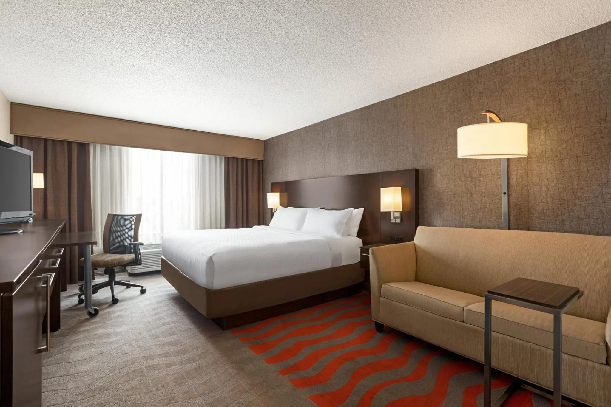 Photo of the whole room, Bed in Holiday Inn Boston - Cambridge Area by IHG