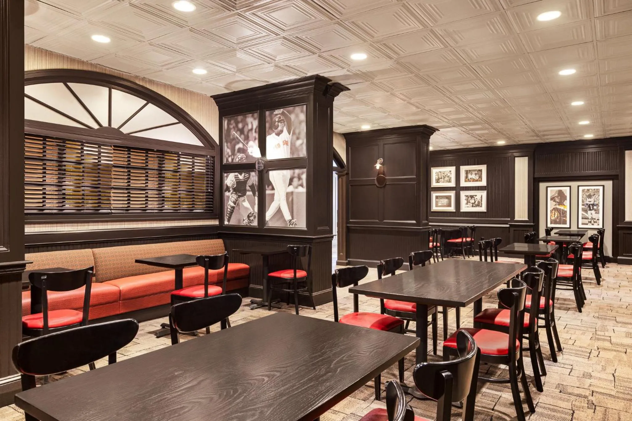 Restaurant/places to eat in Holiday Inn Boston - Cambridge Area by IHG