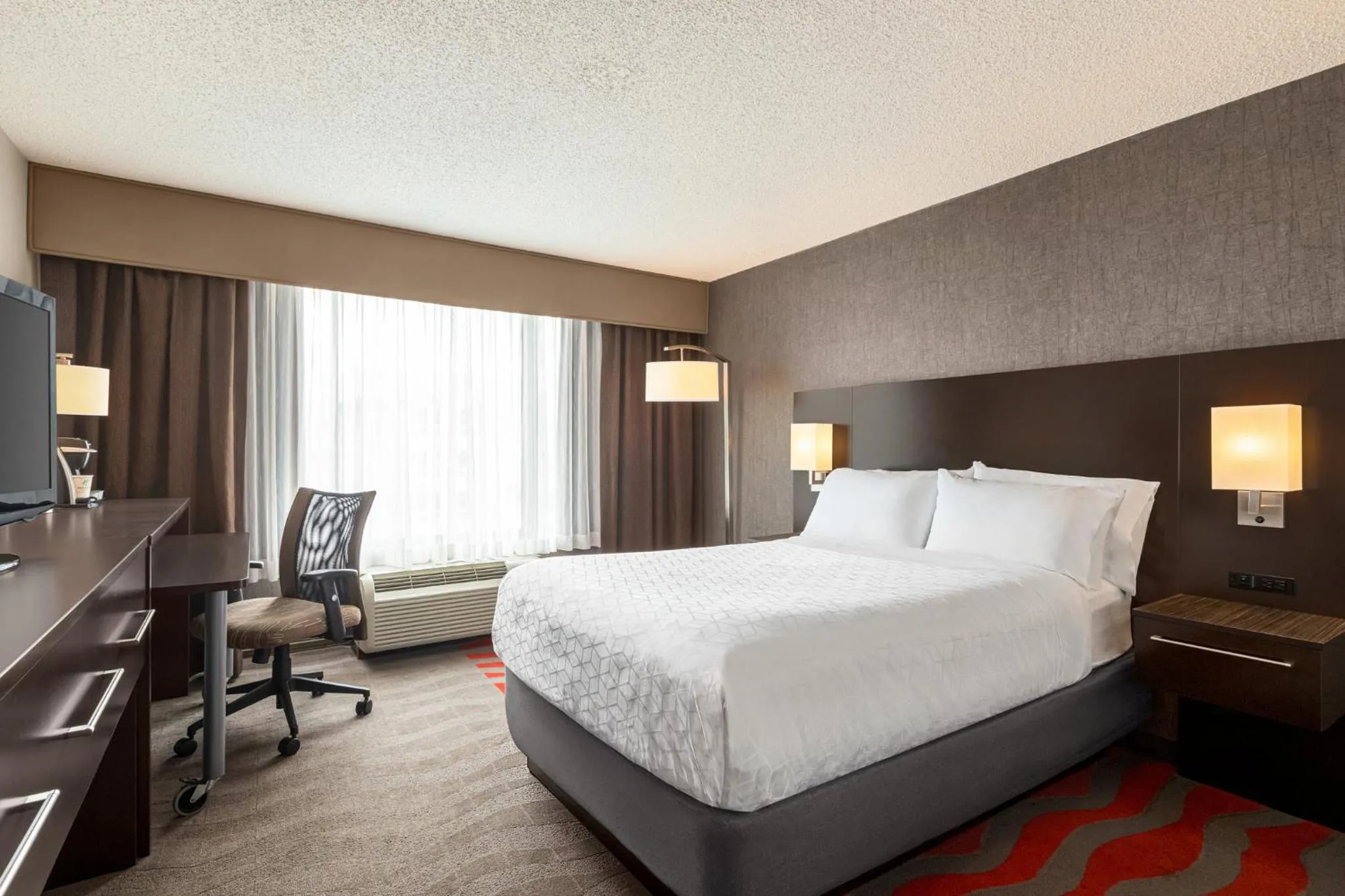 Photo of the whole room, Bed in Holiday Inn Boston - Cambridge Area by IHG