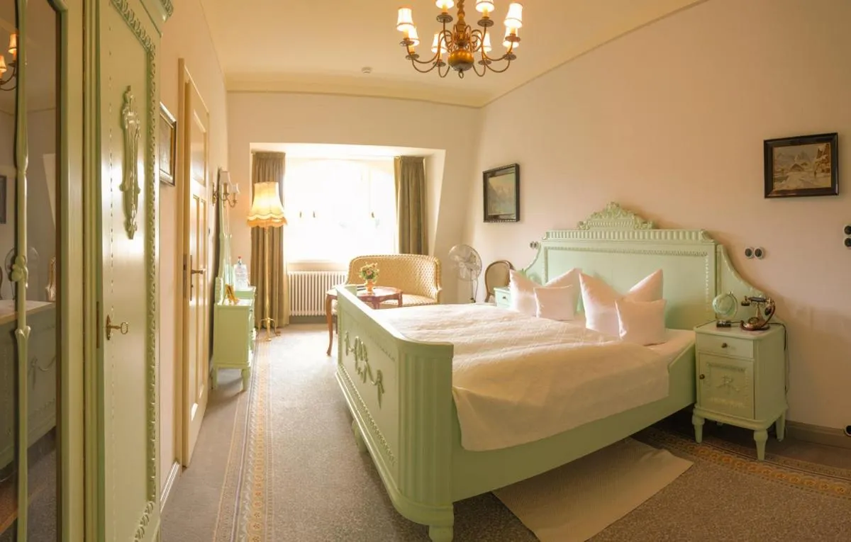 Photo of the whole room, Bed in Villa Vier Jahreszeiten