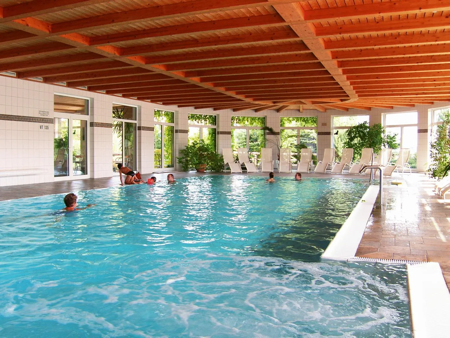 Swimming pool in Villa Vier Jahreszeiten