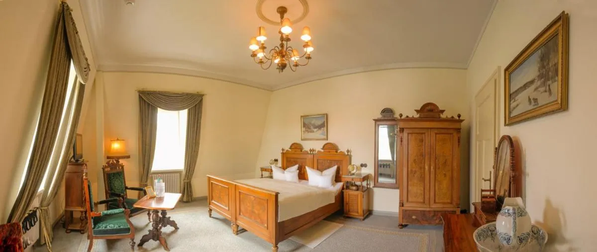 Photo of the whole room, Bed in Villa Vier Jahreszeiten