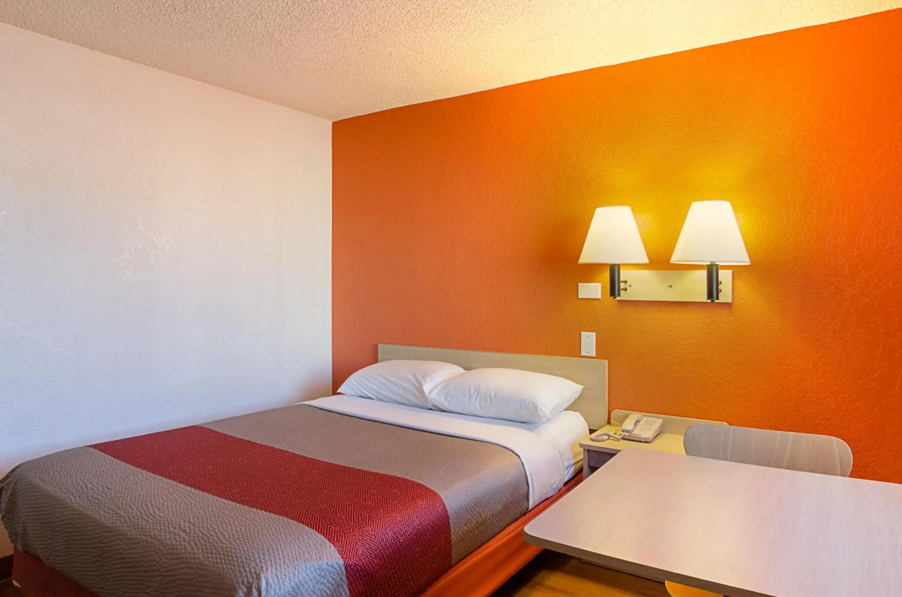 Bedroom, Bed in Motel 6- Denver, CO Downtown