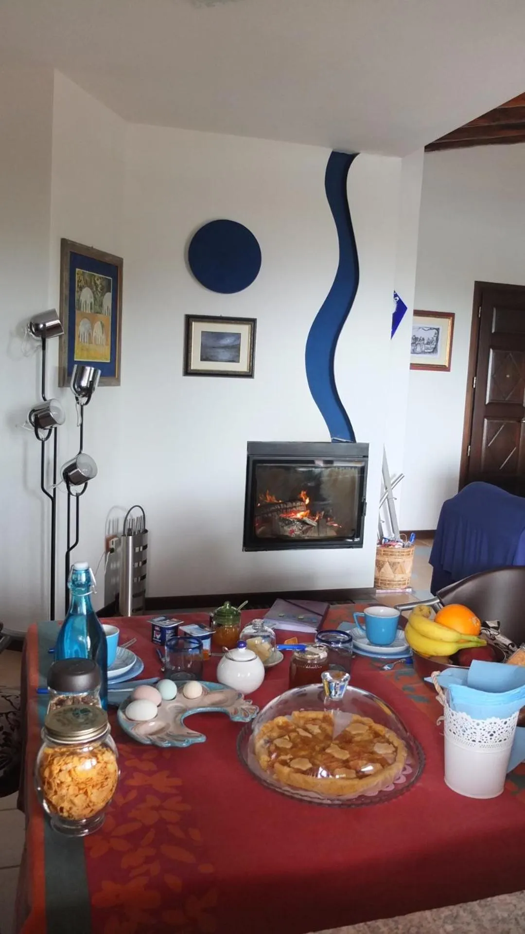 Communal lounge/ TV room in Suite cucinino, bagno, ingresso indipendente in" Villa VìVì"