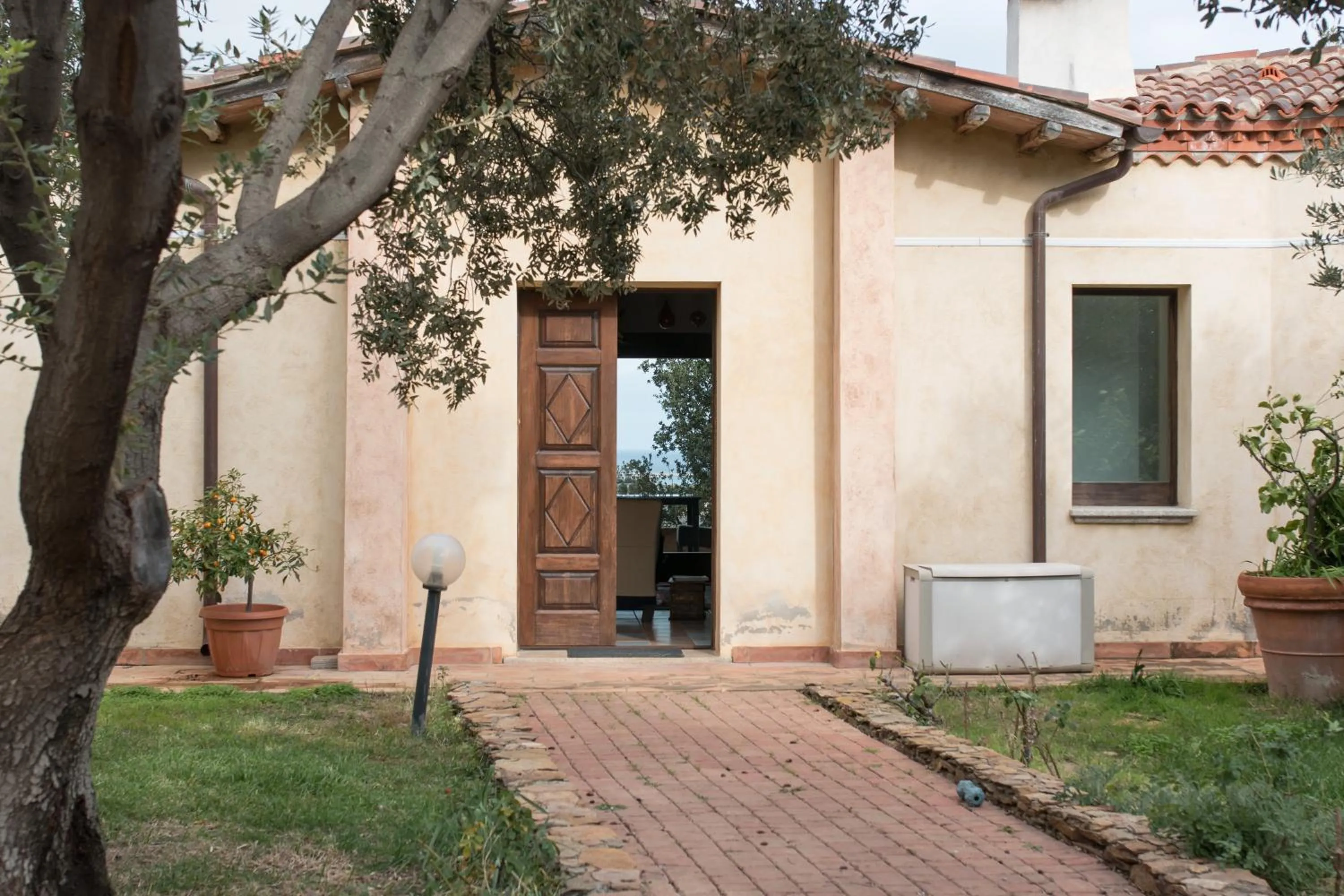 Facade/entrance in Suite cucinino, bagno, ingresso indipendente in" Villa VìVì"