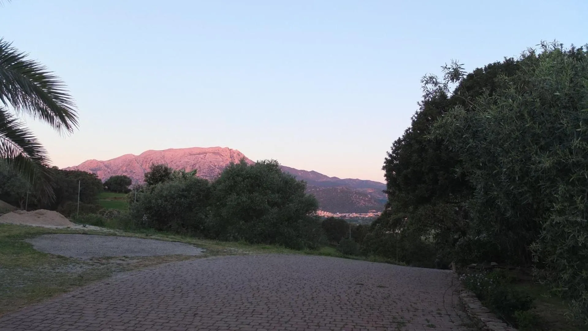 Suite cucinino, bagno, ingresso indipendente in" Villa VìVì"