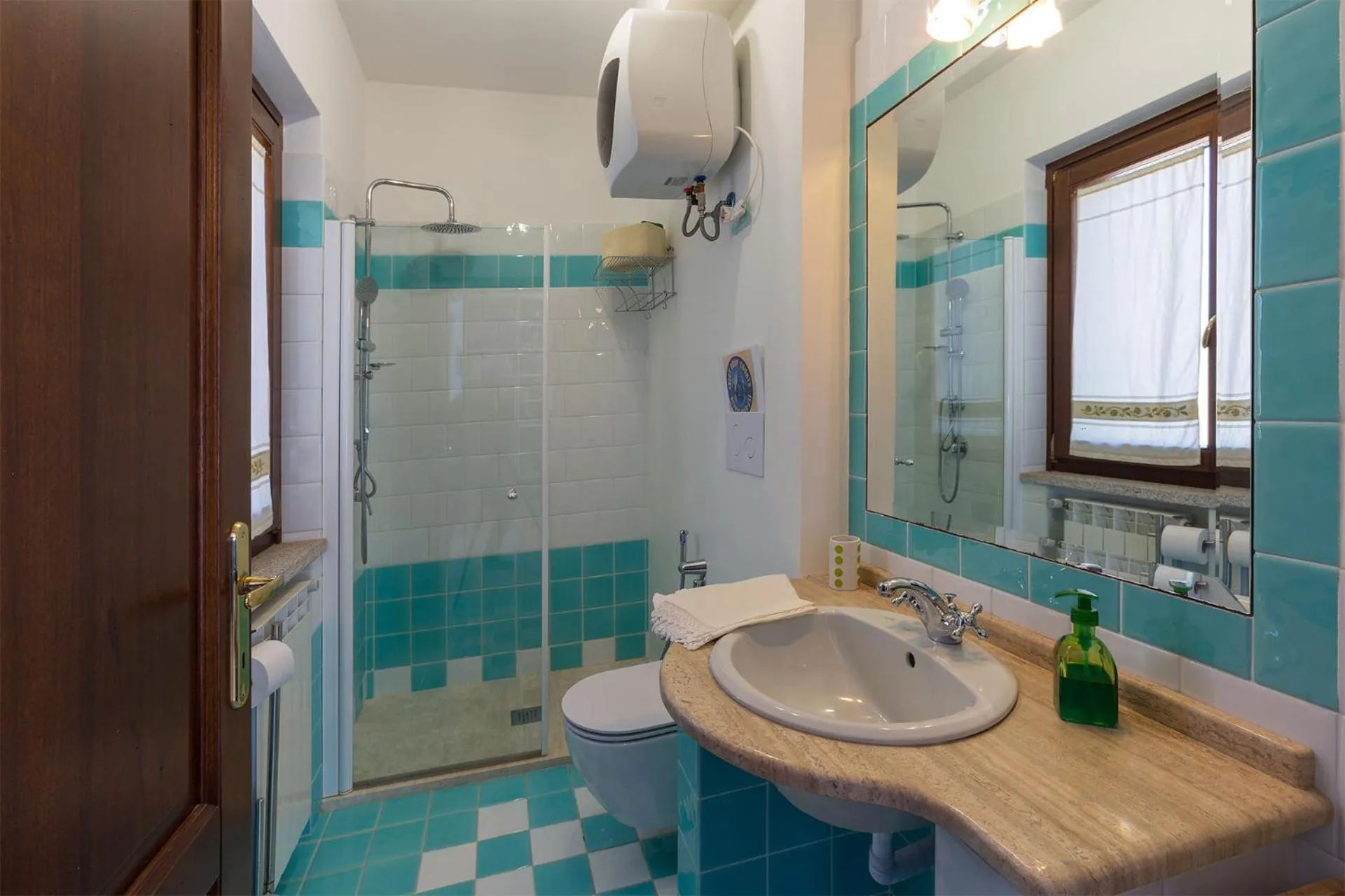 Suite cucinino, bagno, ingresso indipendente in" Villa VìVì"