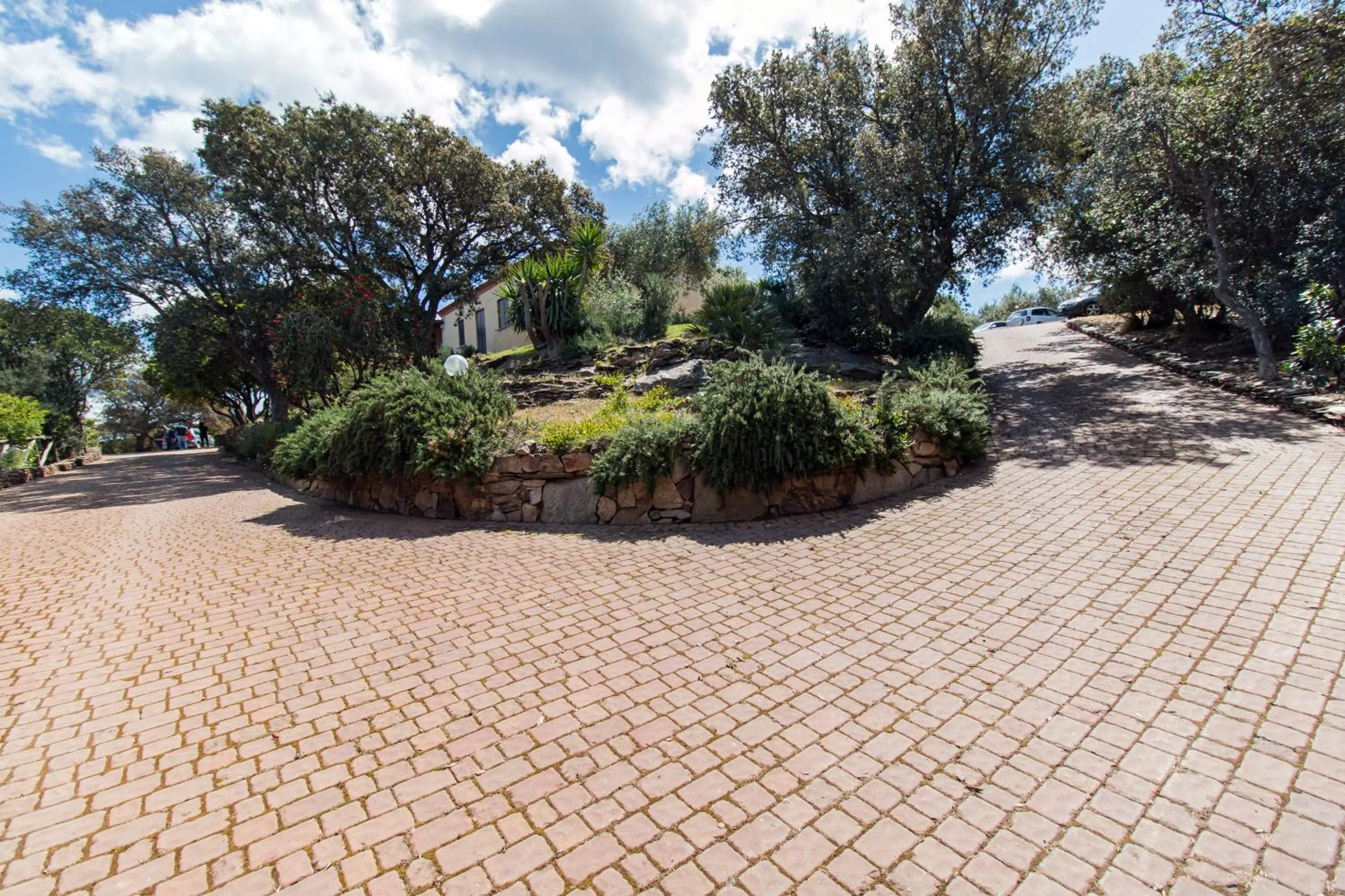 Property building in Suite cucinino, bagno, ingresso indipendente in" Villa VìVì"