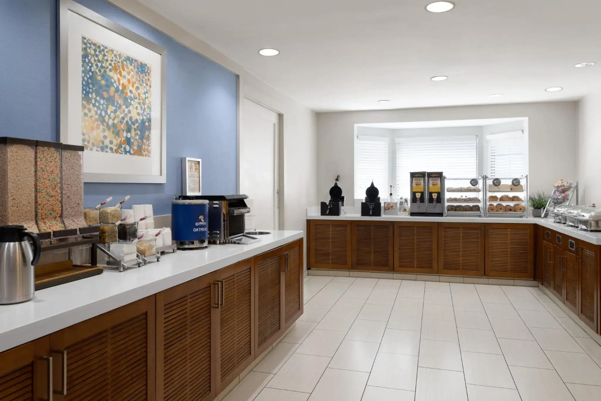 Restaurant/places to eat in Staybridge Suites Boston - Burlington by IHG Restaurant/places to eat in Staybridge Suites Boston - Burlington by IHG