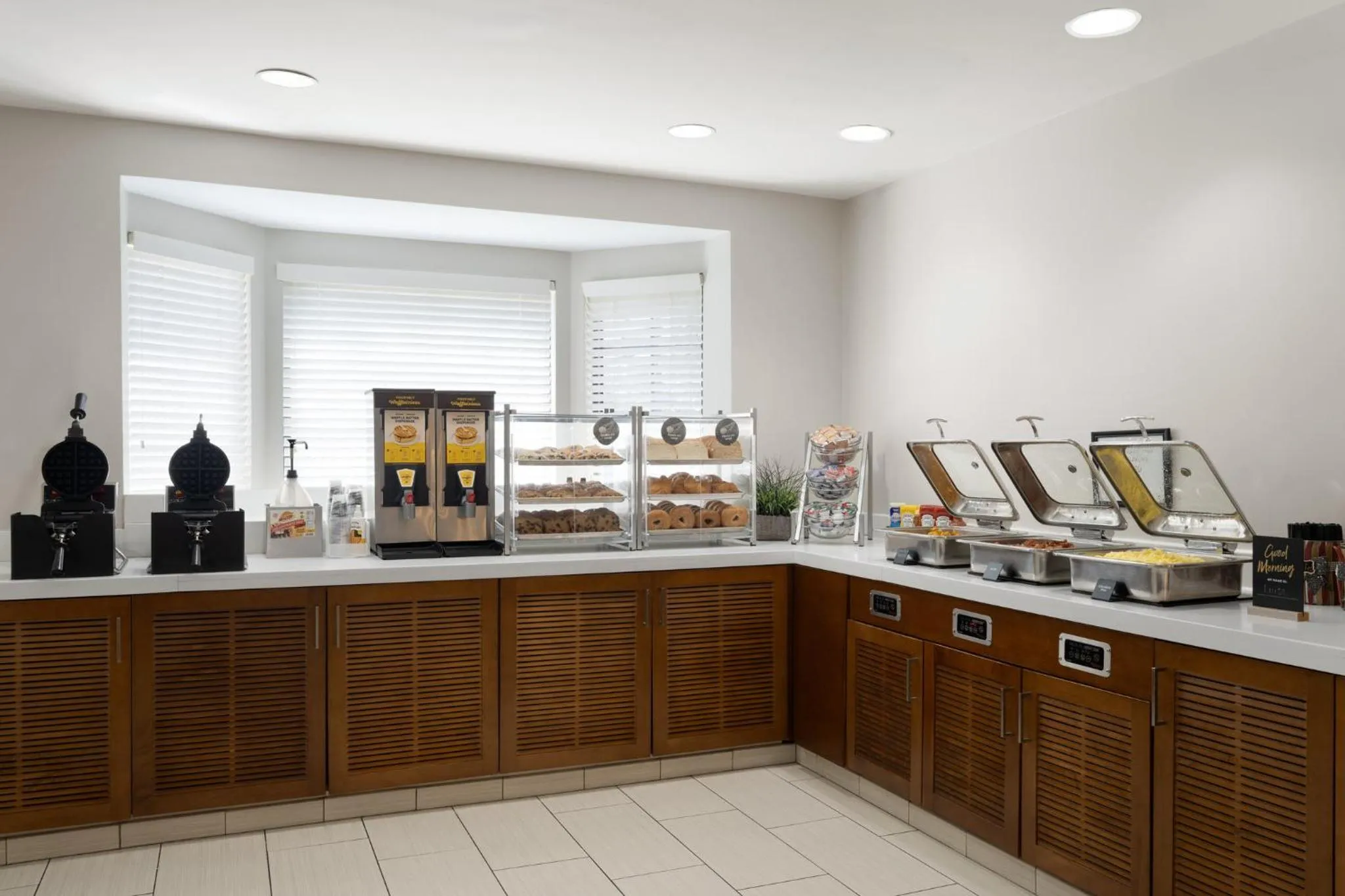 Restaurant/places to eat in Staybridge Suites Boston - Burlington by IHG