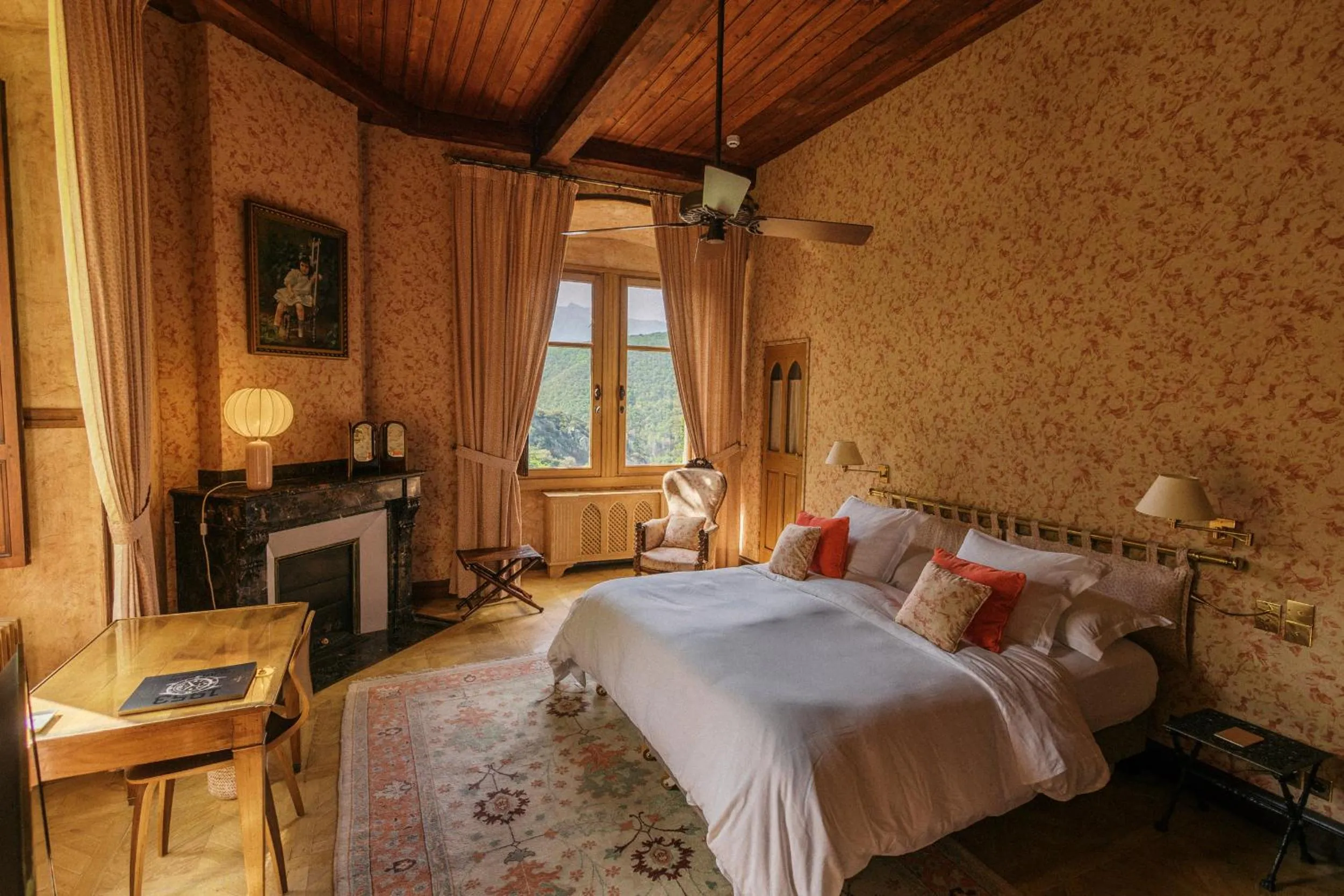 Bedroom, Bed in Les Pyrénées - le Grand Hôtel & le Château