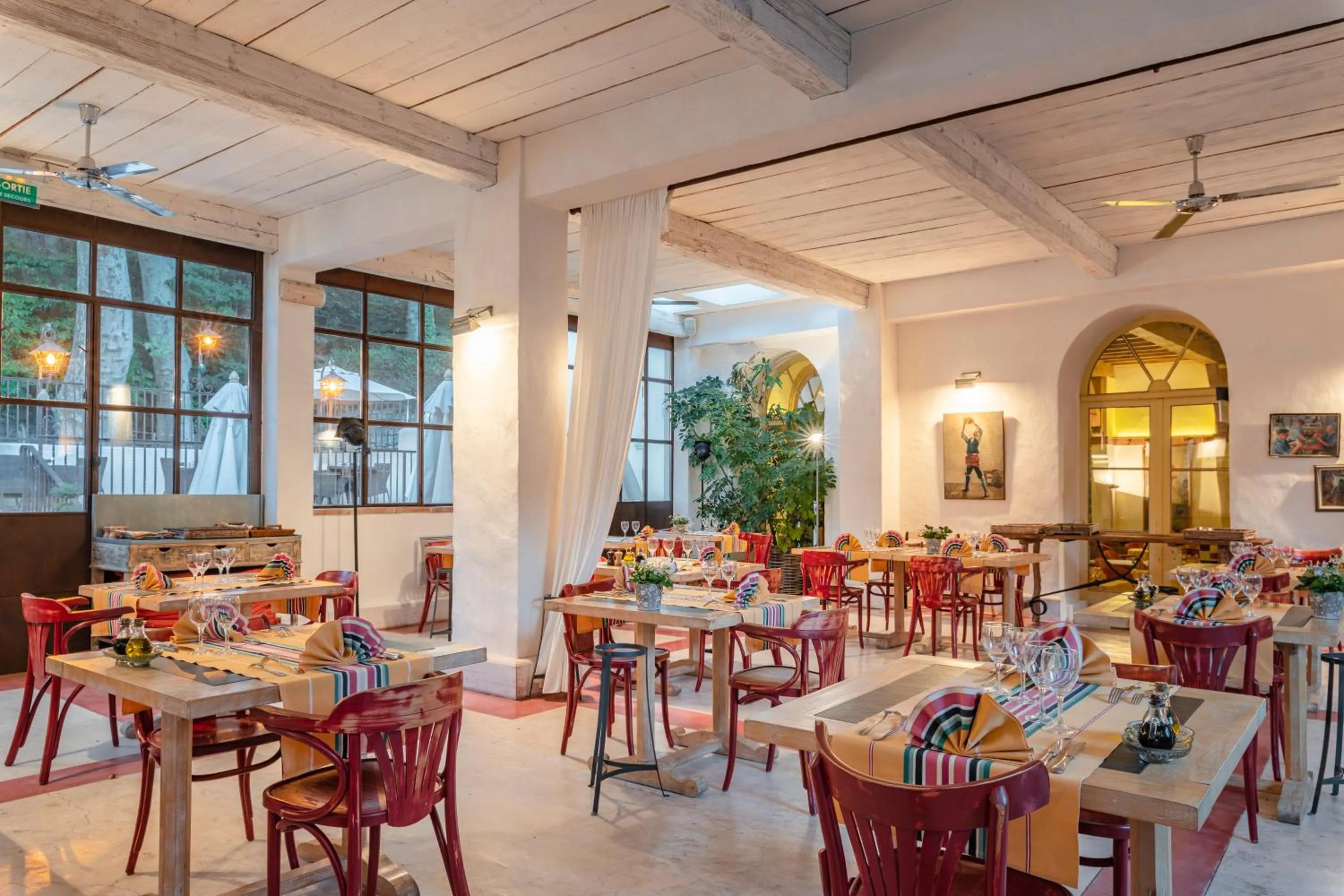 Restaurant/places to eat in Le Grand Hôtel