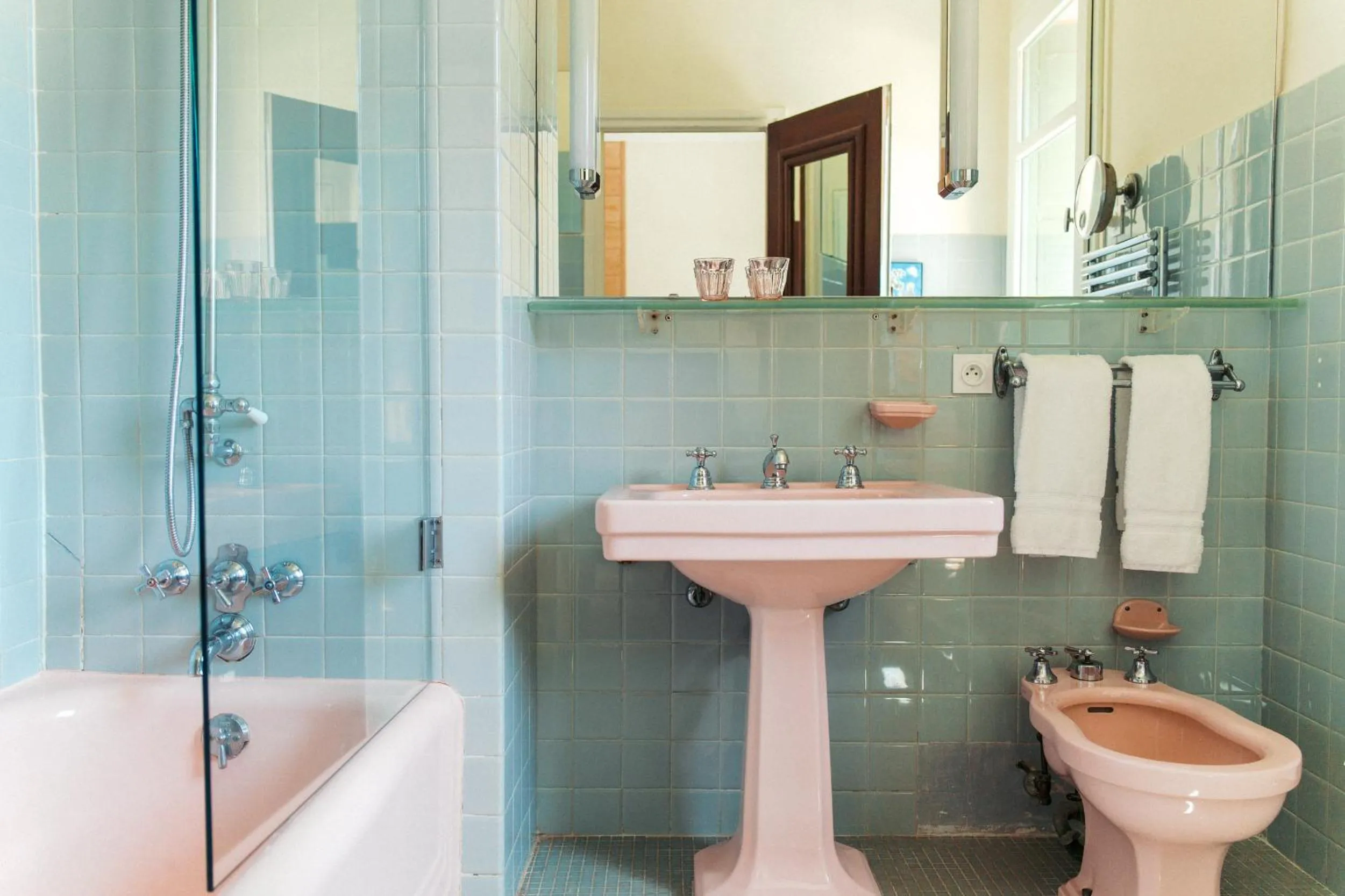 Bathroom in Les Pyrénées - le Grand Hôtel & le Château