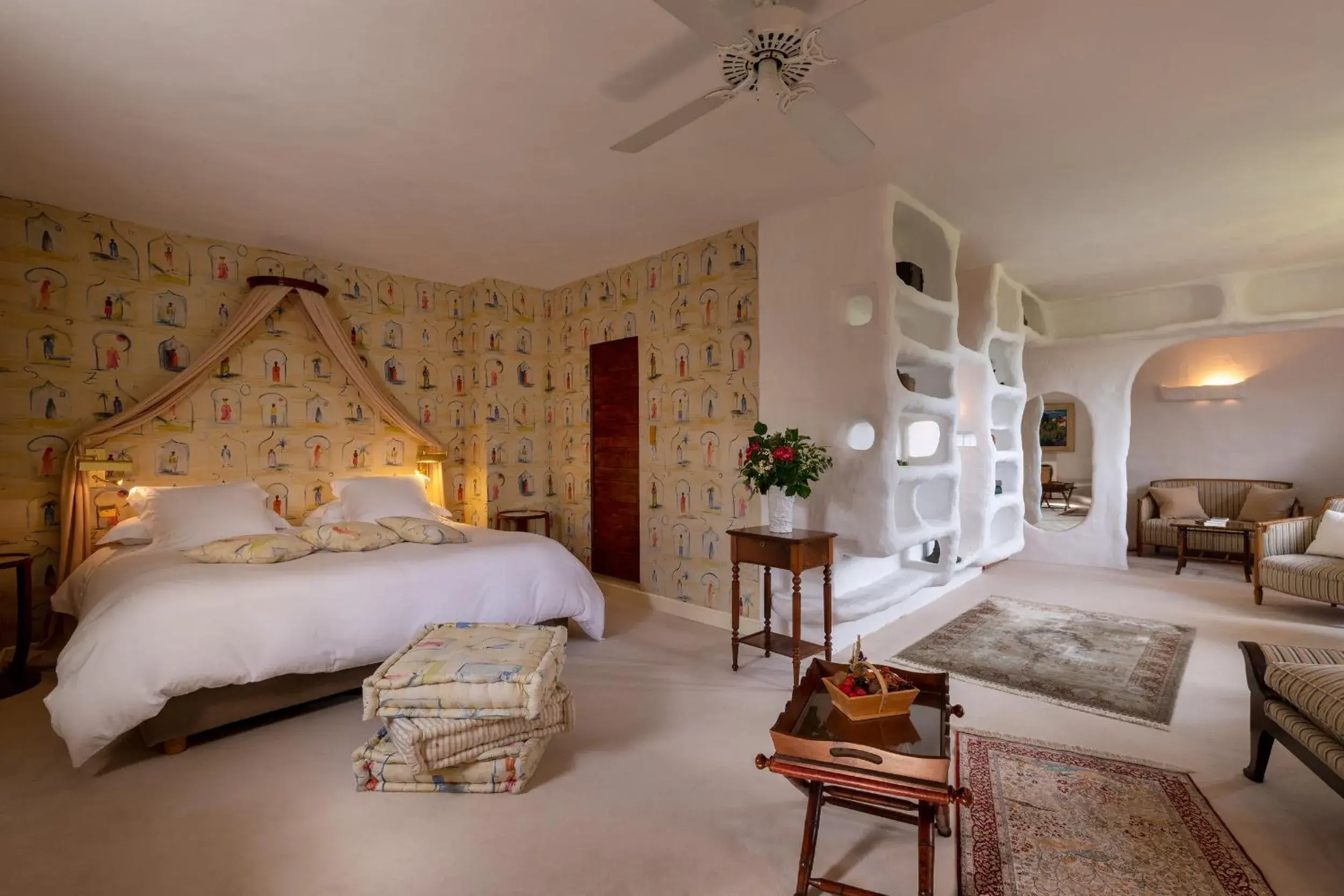 King Suite in Les Pyrénées - le Grand Hôtel & le Château King Suite in Les Pyrénées - le Grand Hôtel & le Château