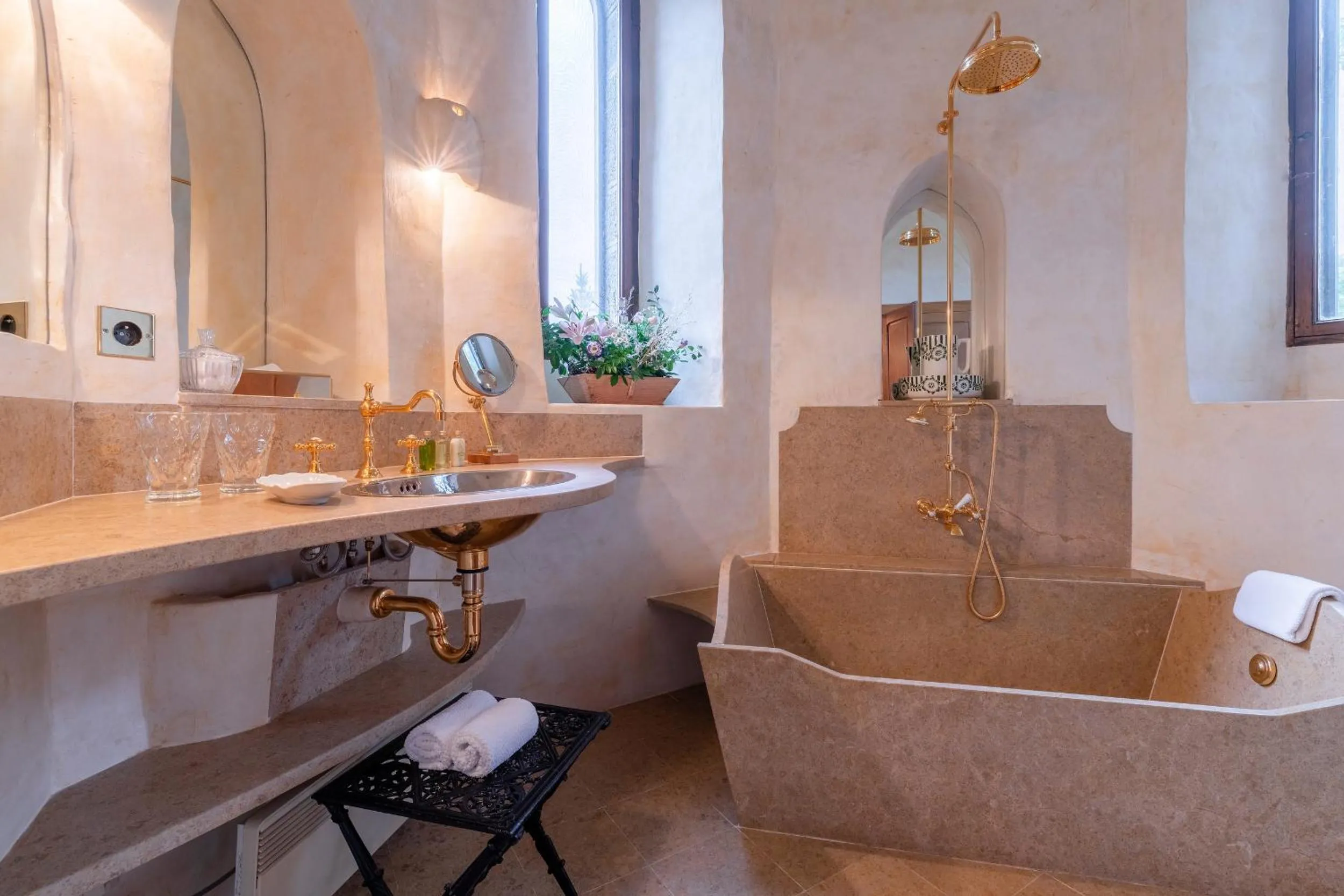 Bathroom in Les Pyrénées - le Grand Hôtel & le Château