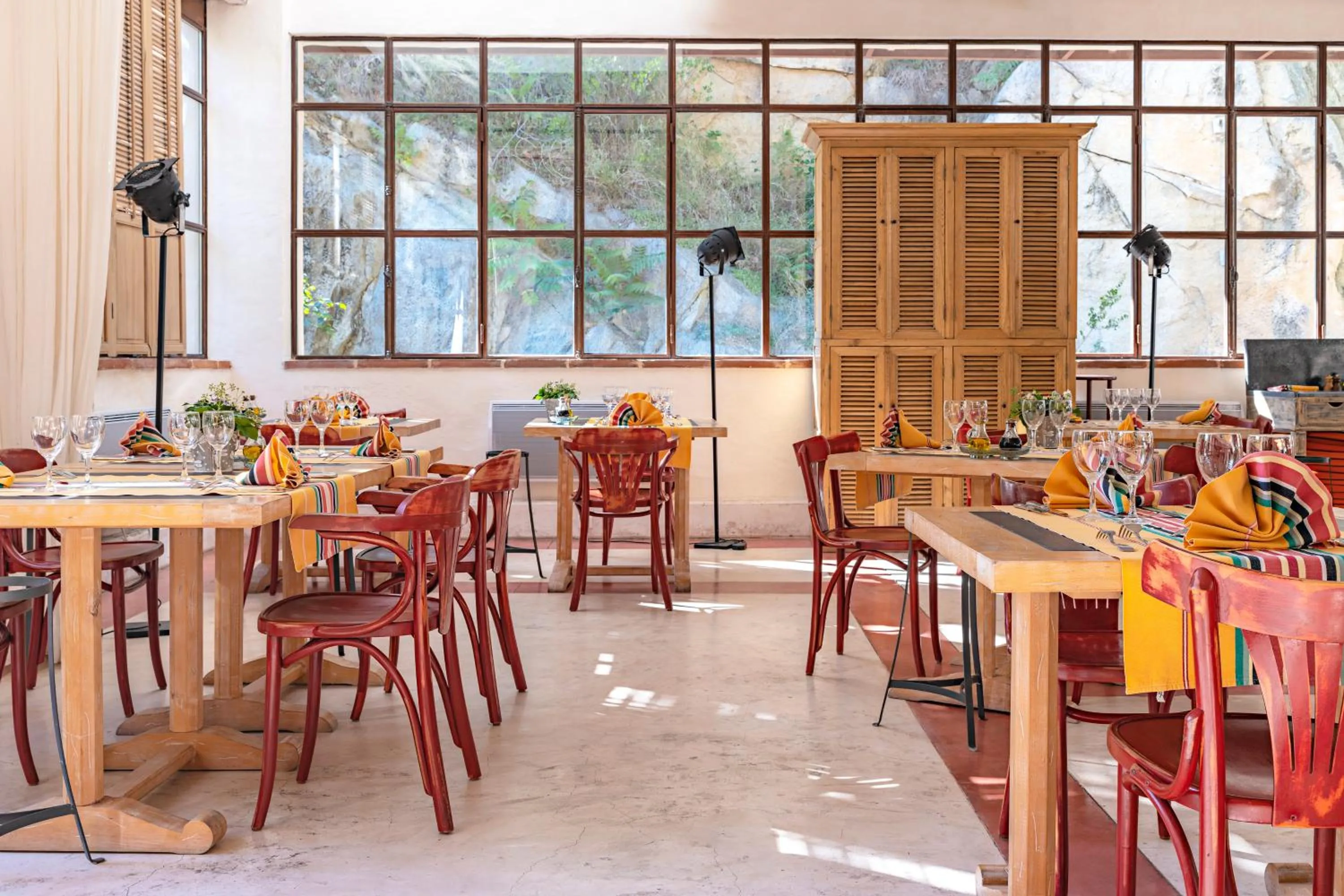 Restaurant/places to eat in Le Grand Hôtel