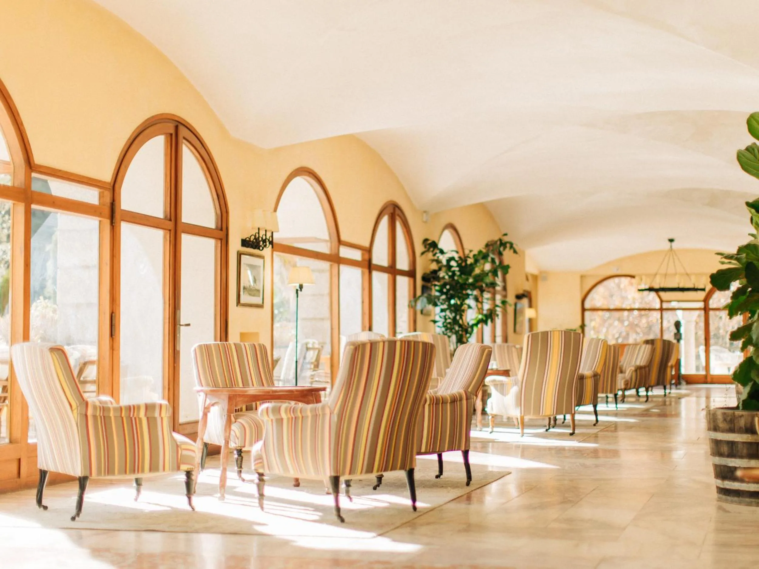 Lounge or bar in Les Pyrénées - le Grand Hôtel & le Château