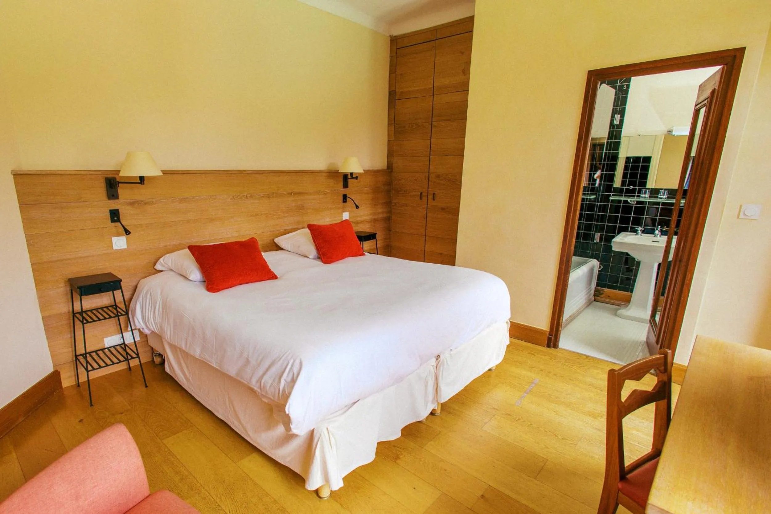 Bedroom, Bed in Les Pyrénées - le Grand Hôtel & le Château