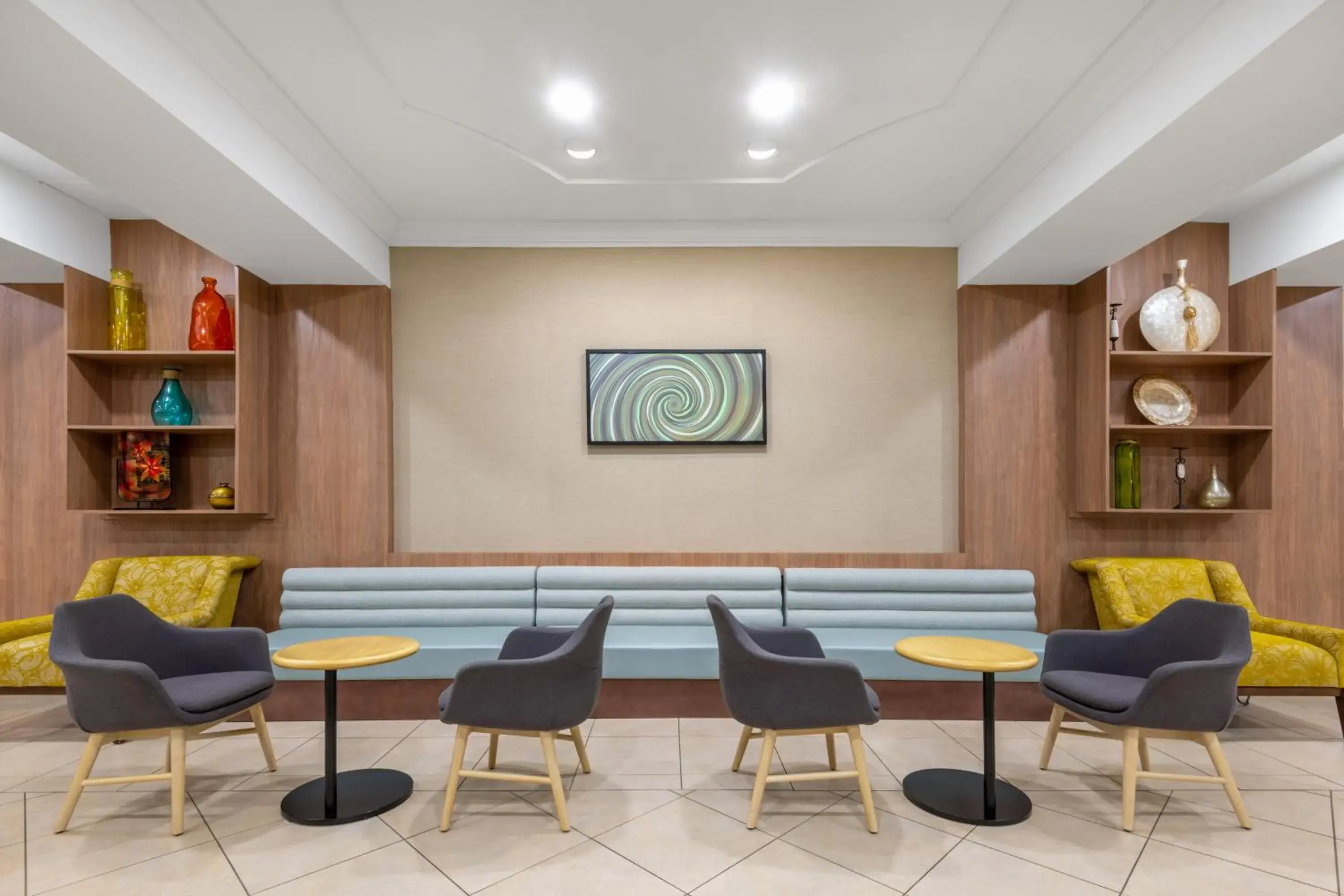 Property building in Holiday Inn & Suites Pittsfield-Berkshires by IHG Property building in Holiday Inn & Suites Pittsfield-Berkshires by IHG