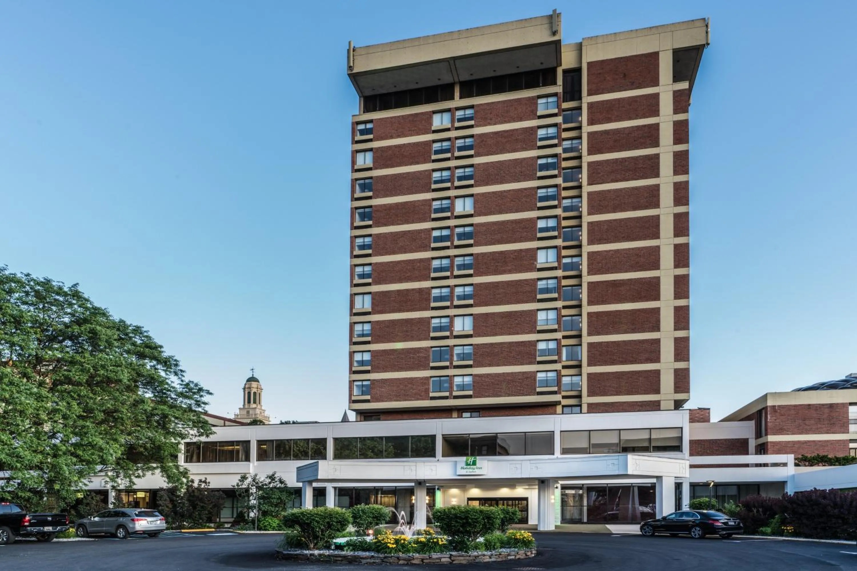Property building in Holiday Inn & Suites Pittsfield-Berkshires by IHG