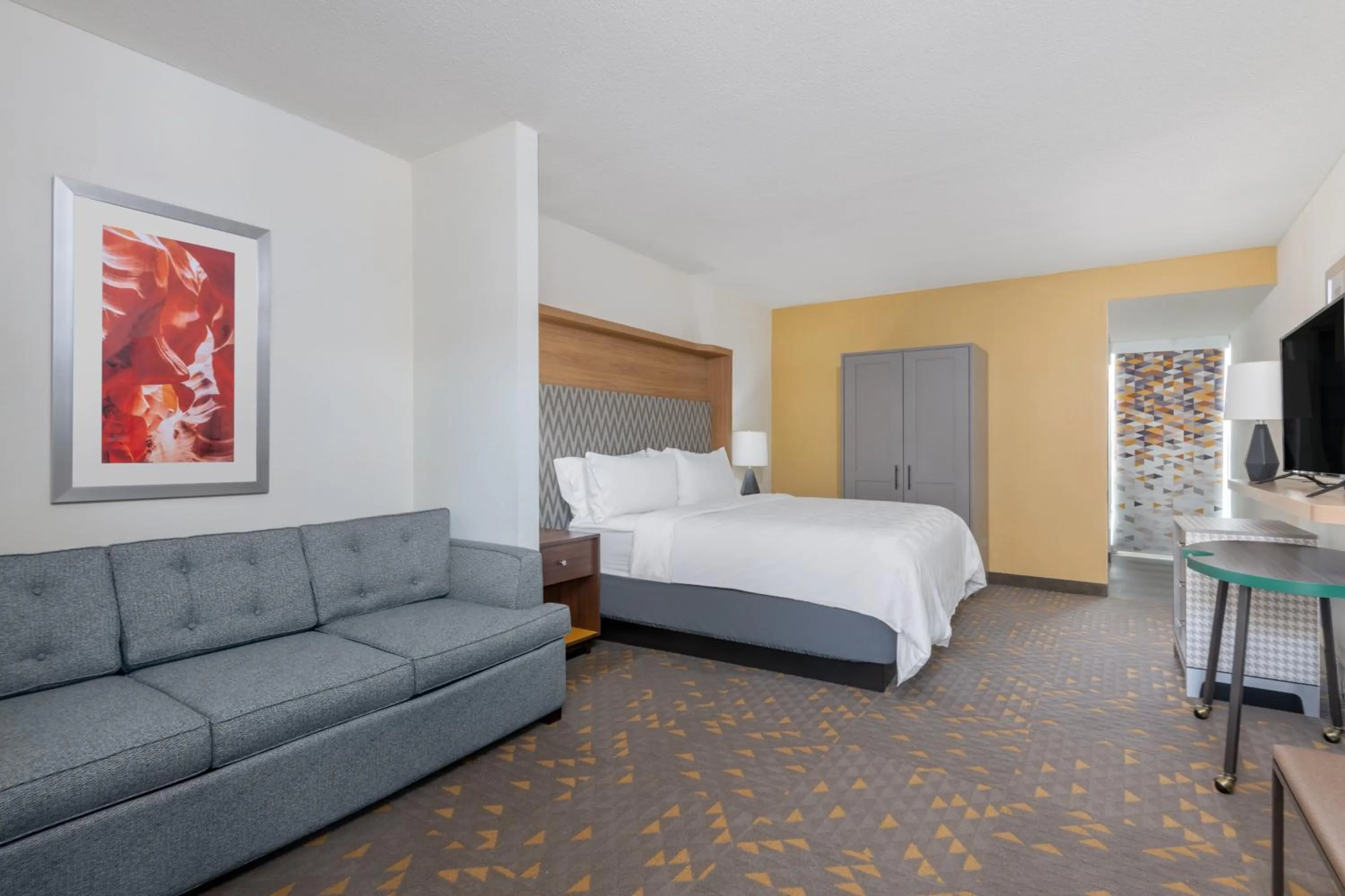 Photo of the whole room, Bed in Holiday Inn & Suites Pittsfield-Berkshires by IHG