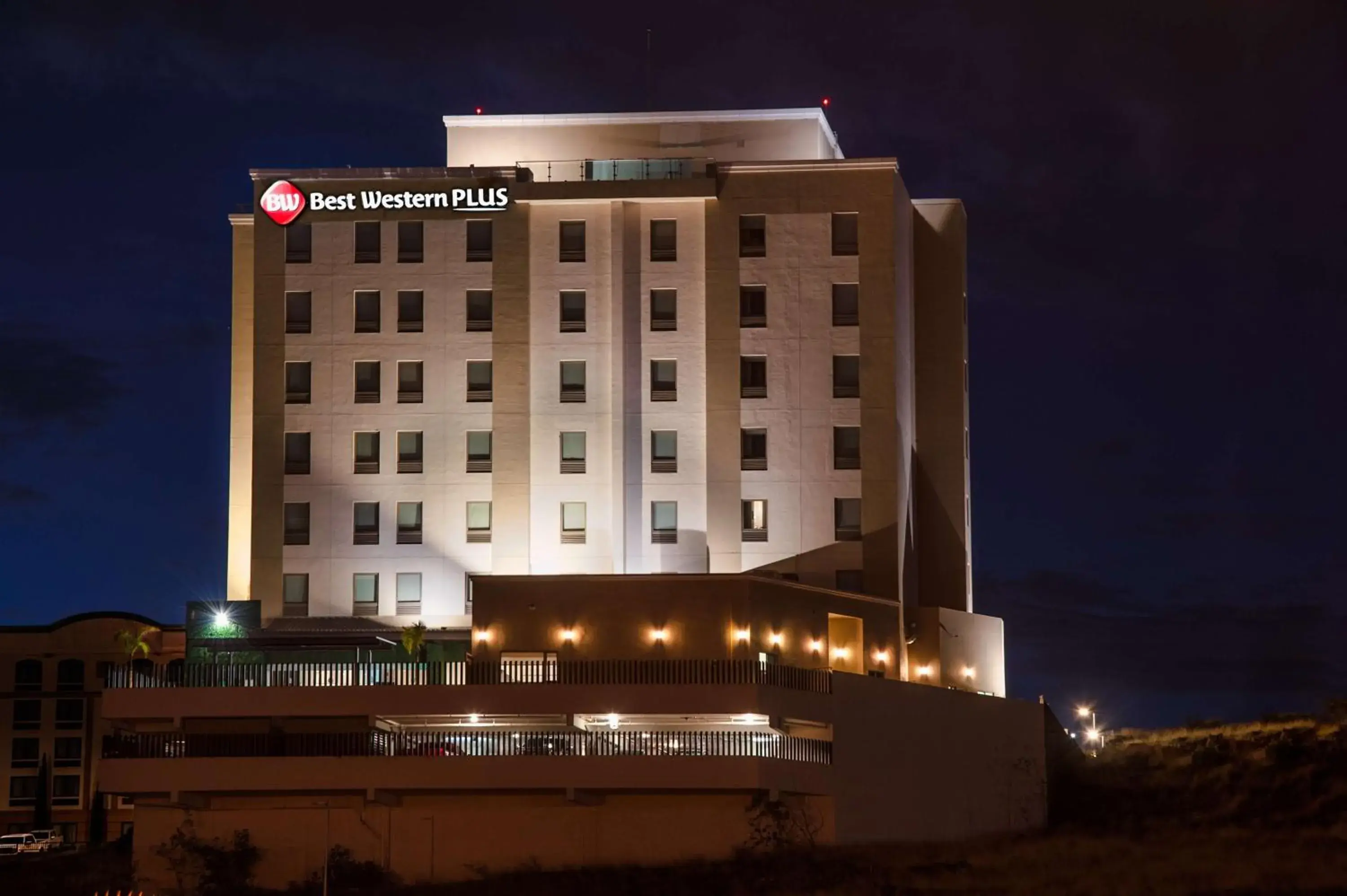 Property building in Best Western Plus Chihuahua Juventud Property building in Best Western Plus Chihuahua Juventud