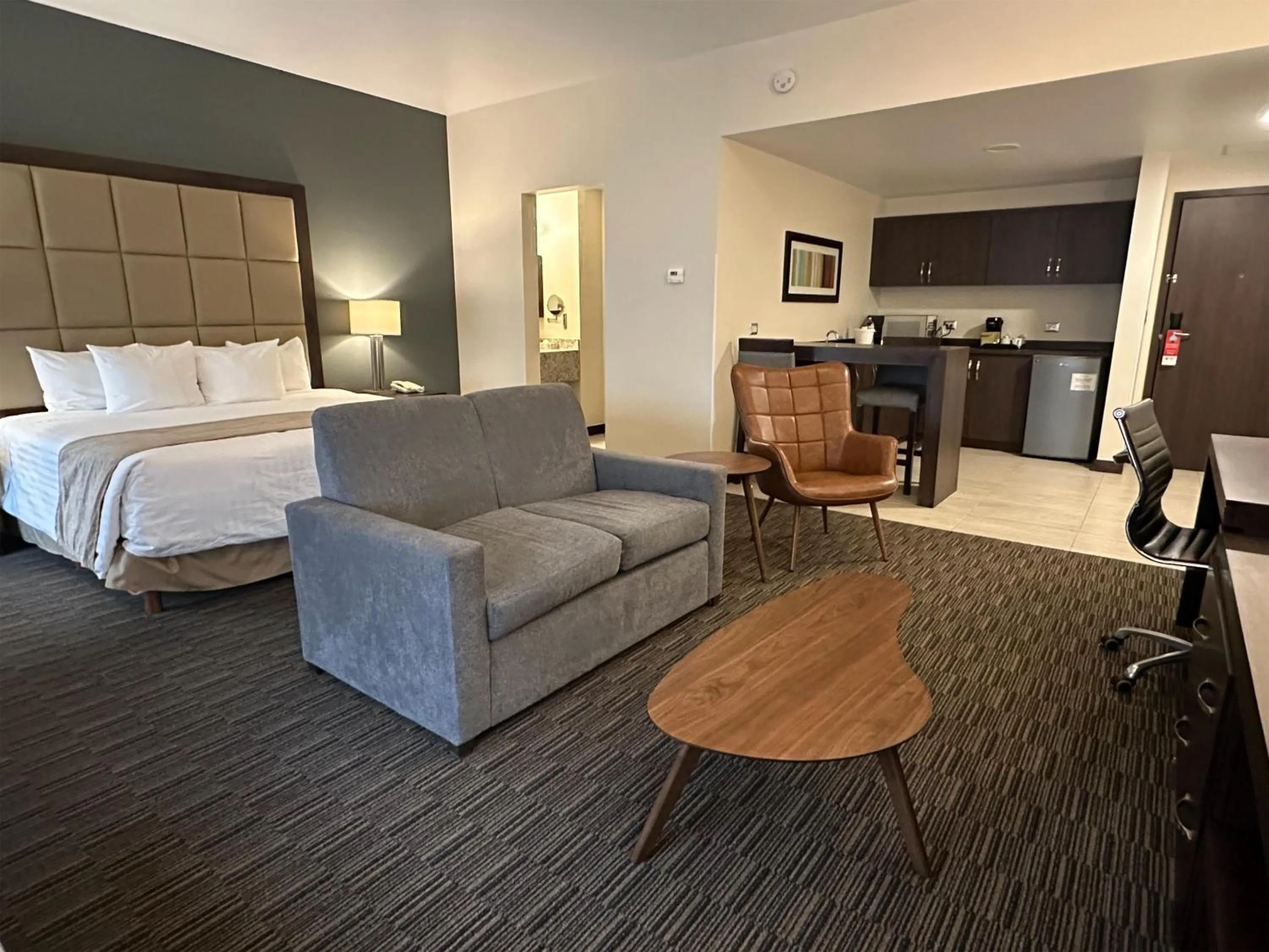 Photo of the whole room, Bed in Best Western Plus Chihuahua Juventud