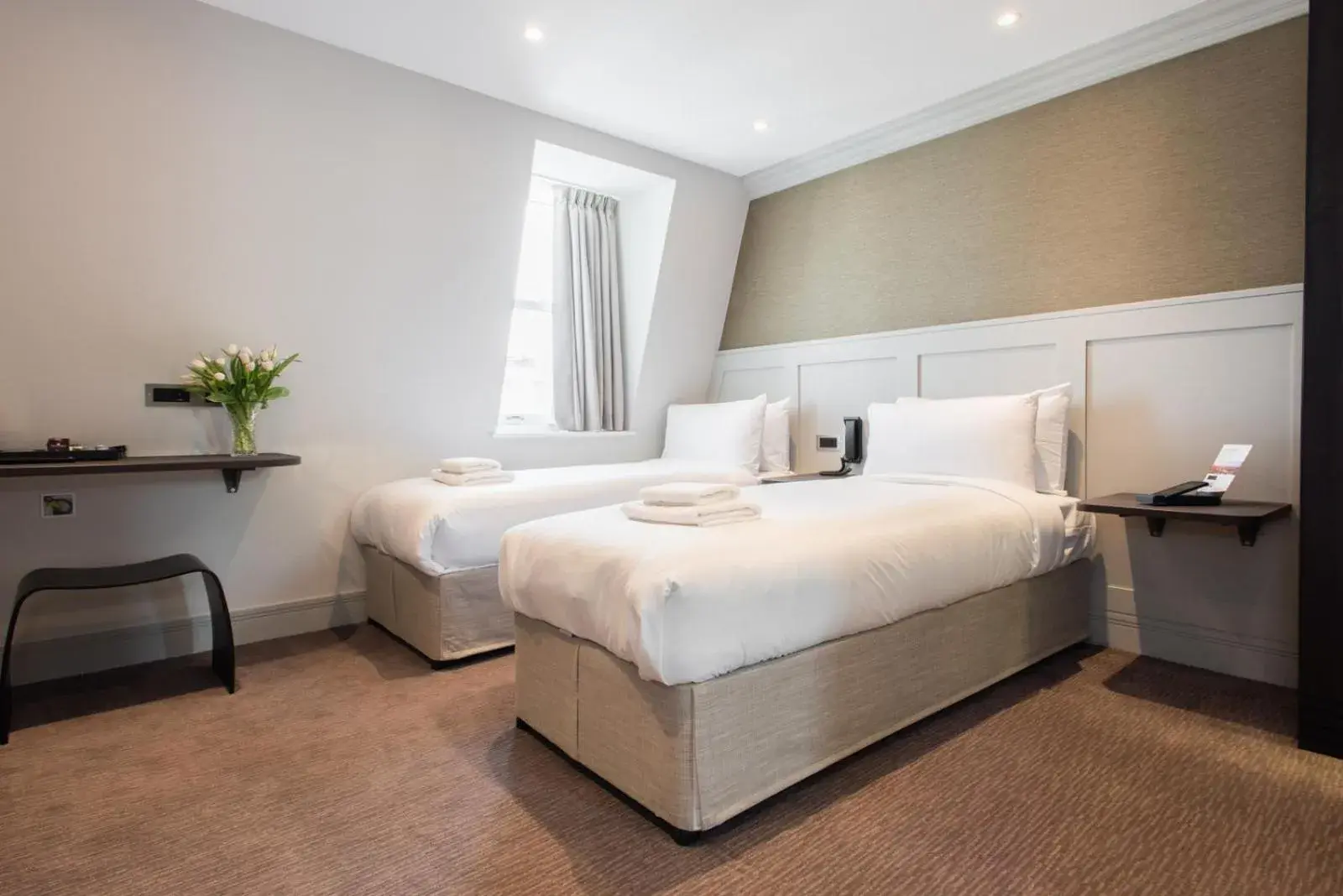 Photo of the whole room, Bed in Mowbray Court Hotel Photo of the whole room, Bed in Mowbray Court Hotel