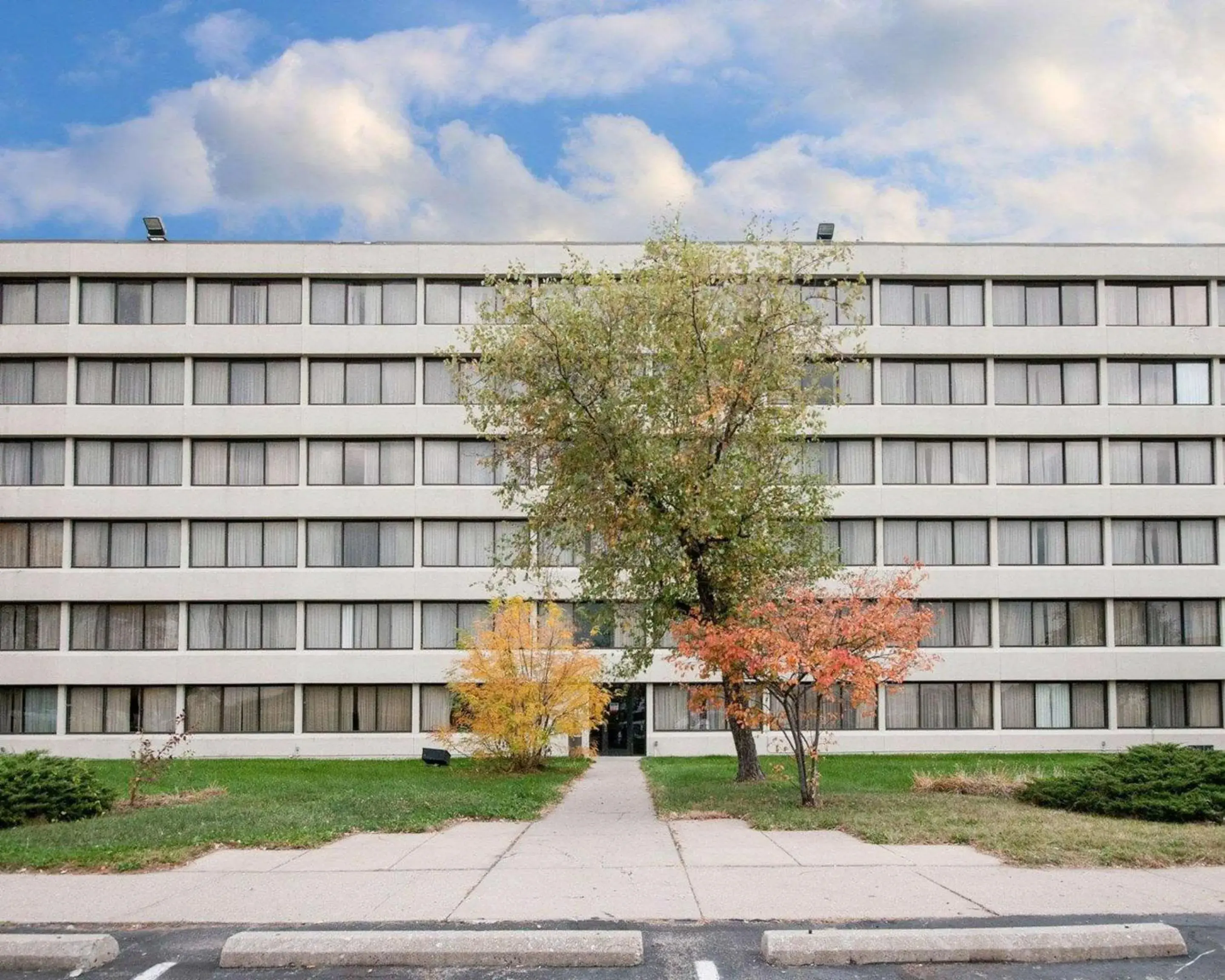 Property Building in Rodeway Inn Indianapolis I-70