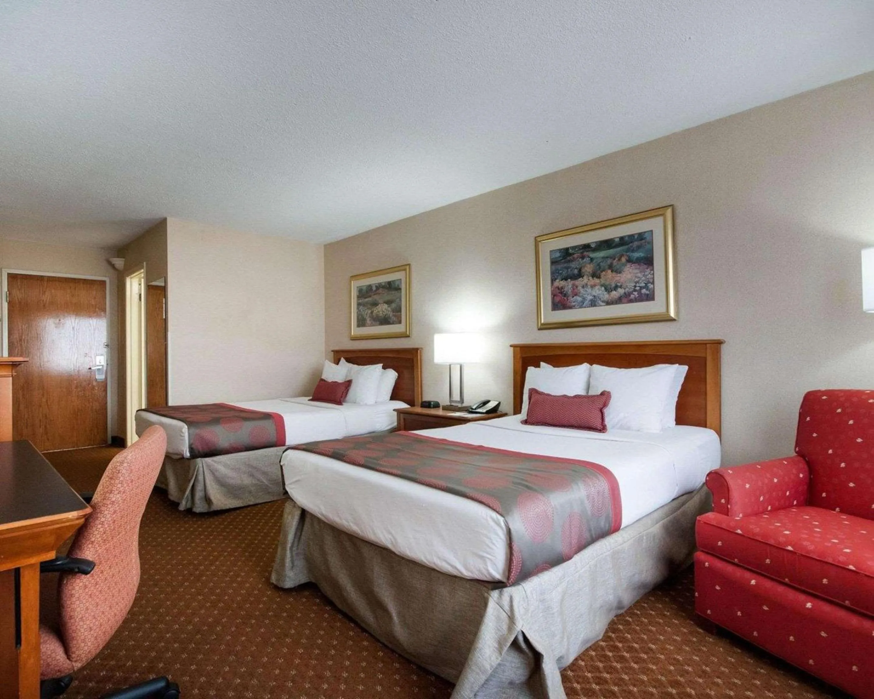 Bedroom in Rodeway Inn Indianapolis I-70