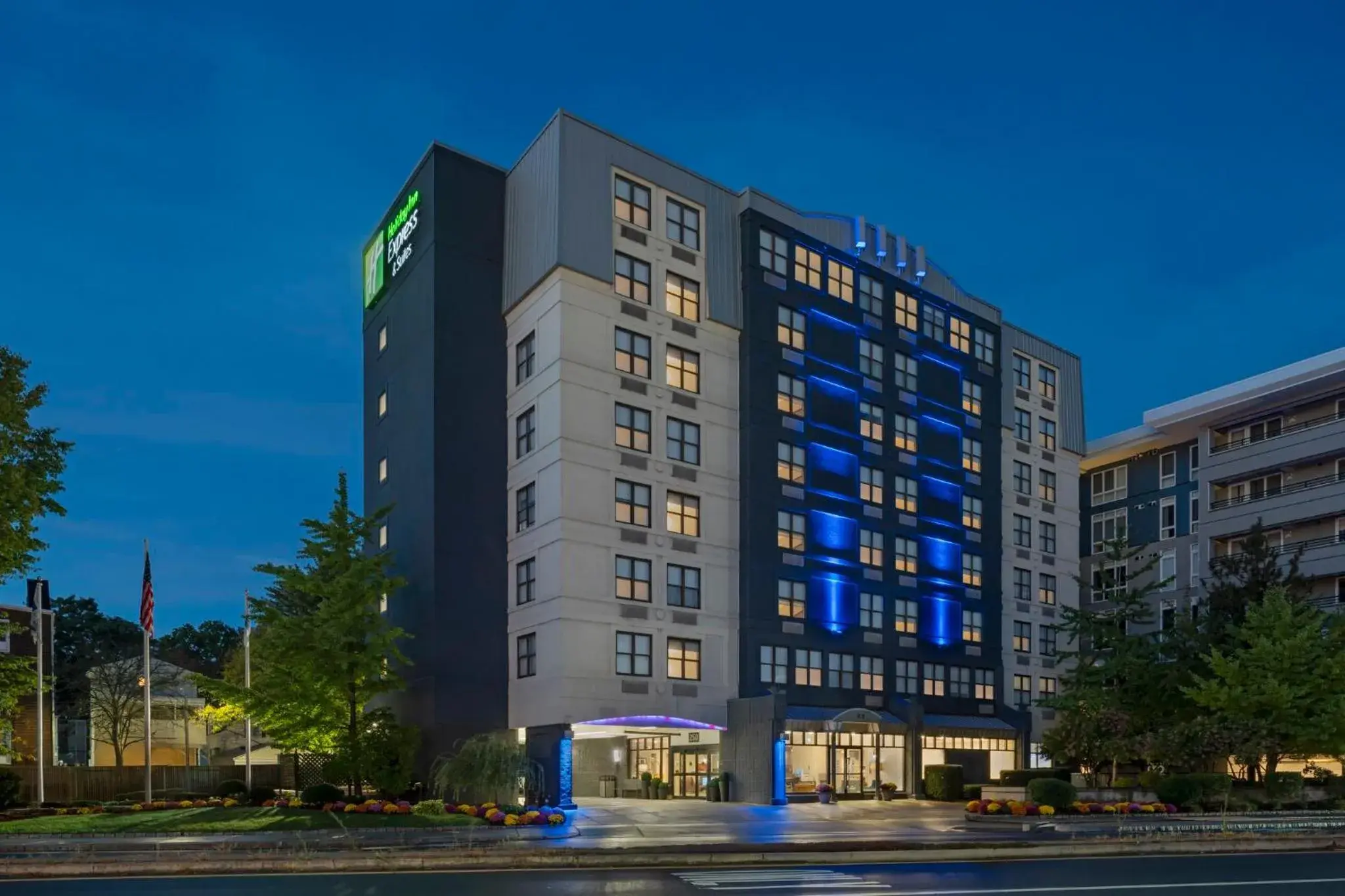 Property building in Holiday Inn Express & Suites Boston - Cambridge by IHG Property building in Holiday Inn Express & Suites Boston - Cambridge by IHG