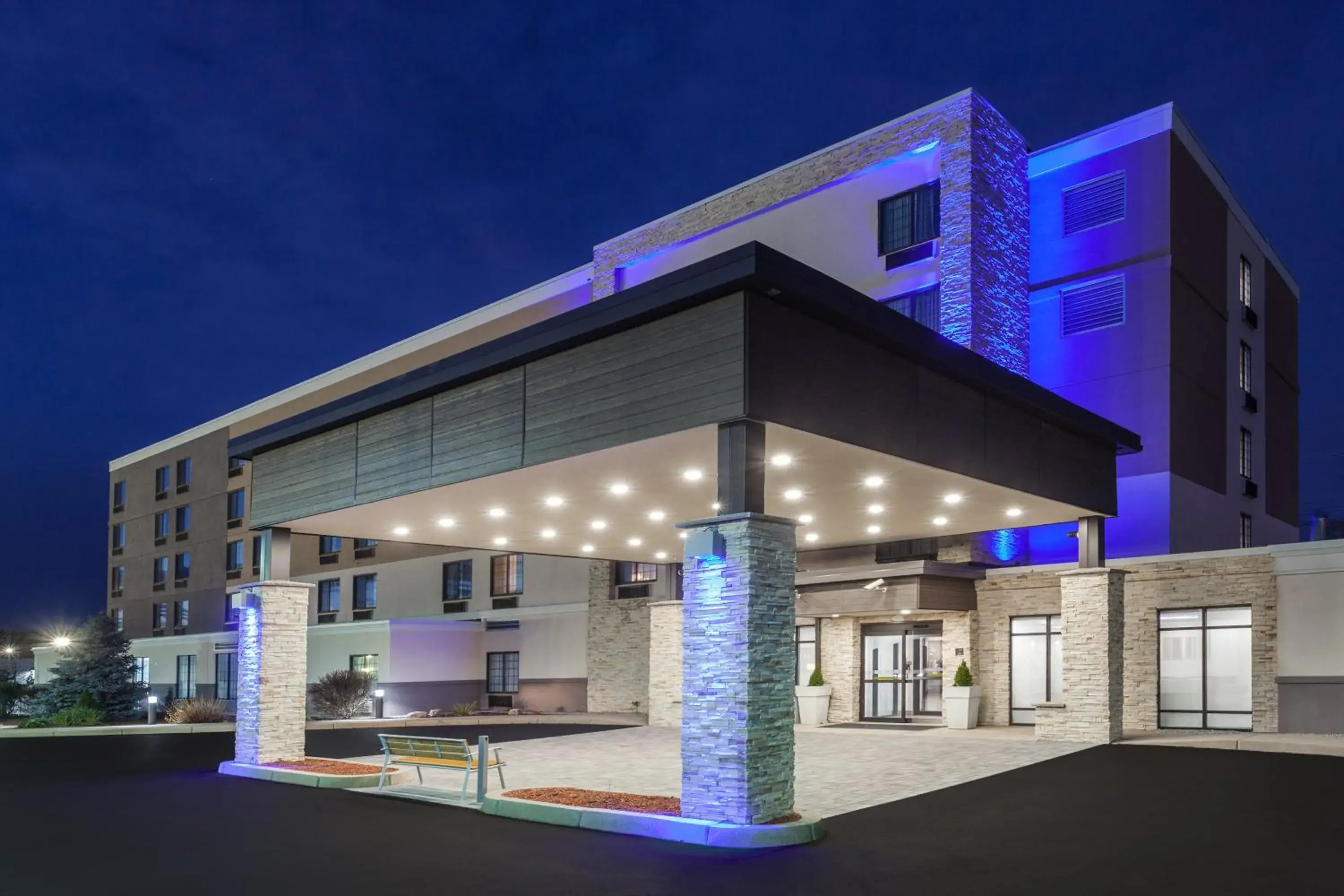 Property building in Holiday Inn Express Hotel & Suites Providence-Woonsocket by IHG Property building in Holiday Inn Express Hotel & Suites Providence-Woonsocket by IHG