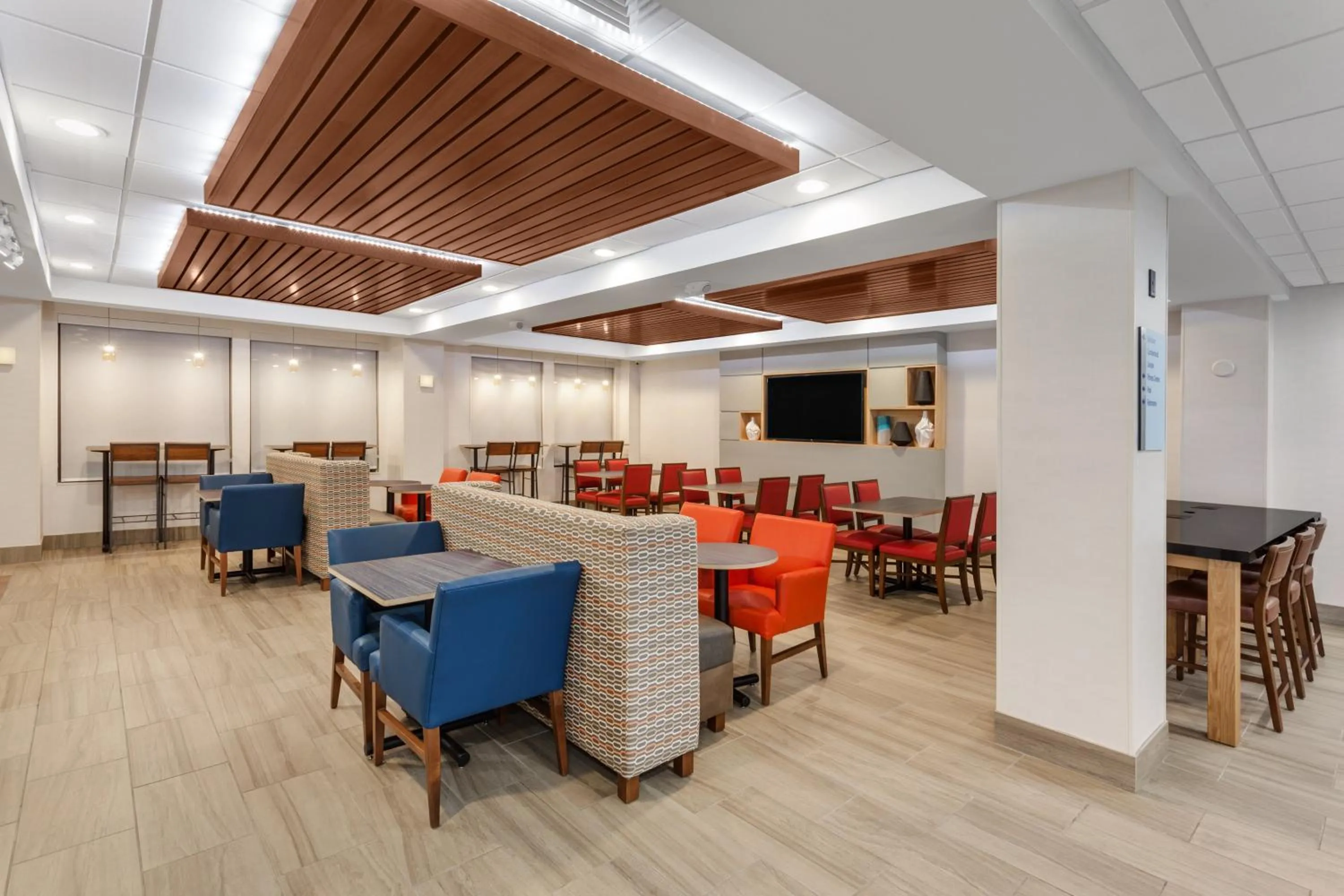 Restaurant/places to eat in Holiday Inn Express Hotel & Suites Providence-Woonsocket by IHG