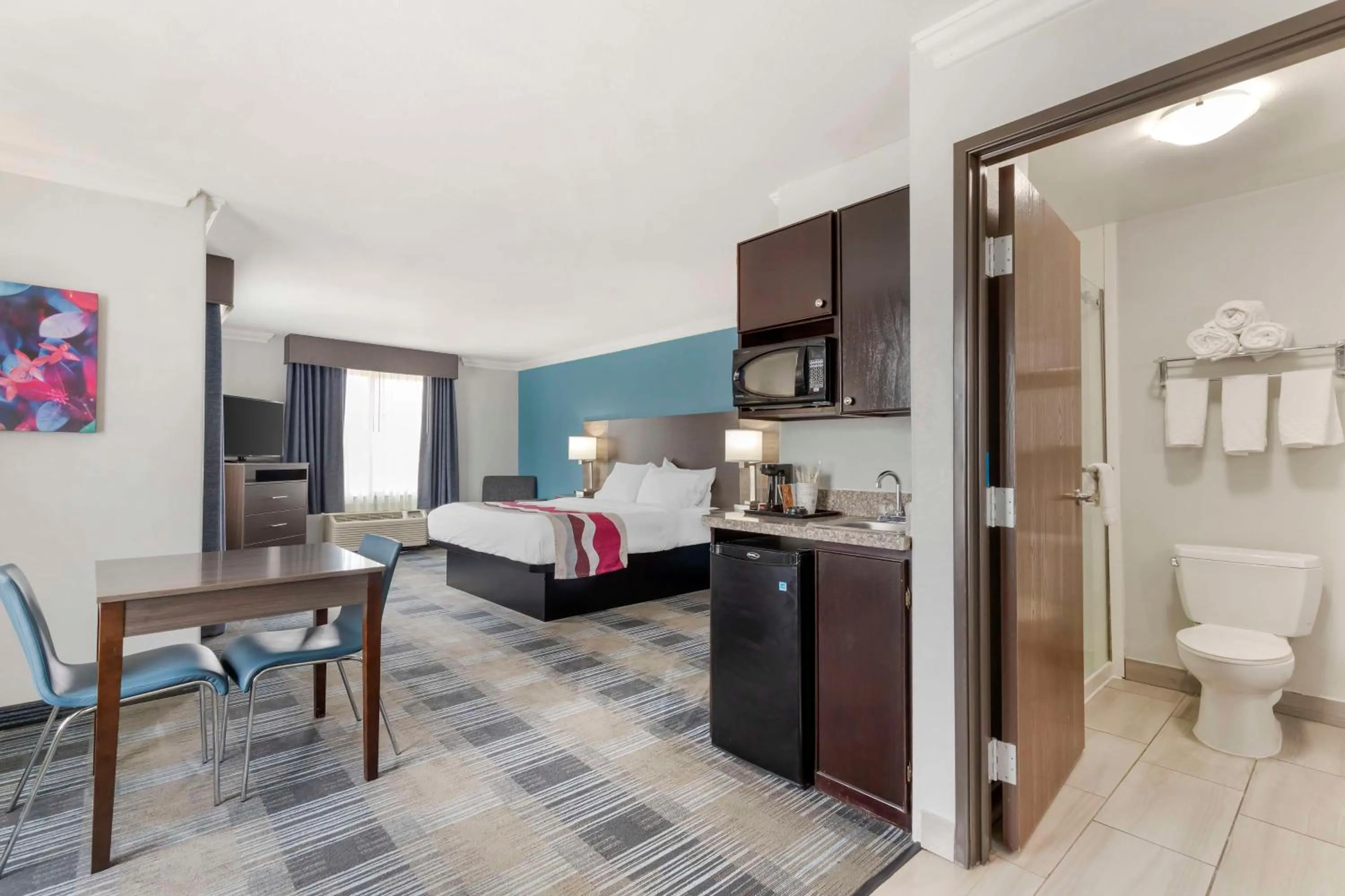 Photo of the whole room in Best Western Medical Center North Inn & Suites Near Six Flags