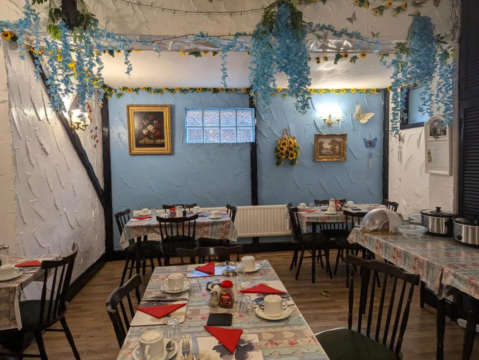 Dining area in OYO Wynnstay Hotel
