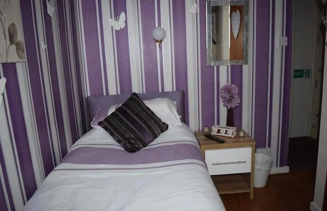 Bedroom, Bed in OYO Wynnstay Hotel