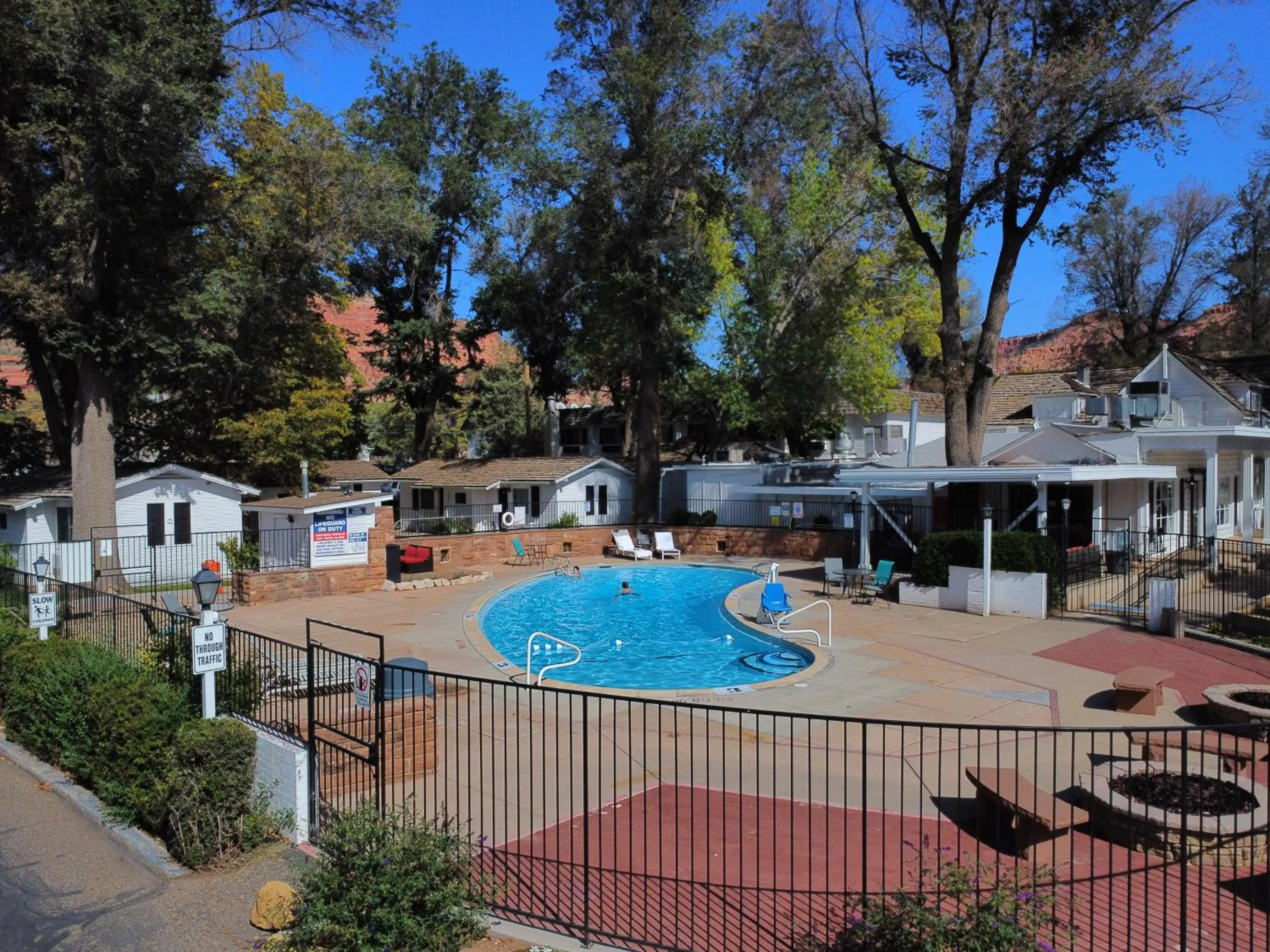 Swimming pool in Parry Lodge