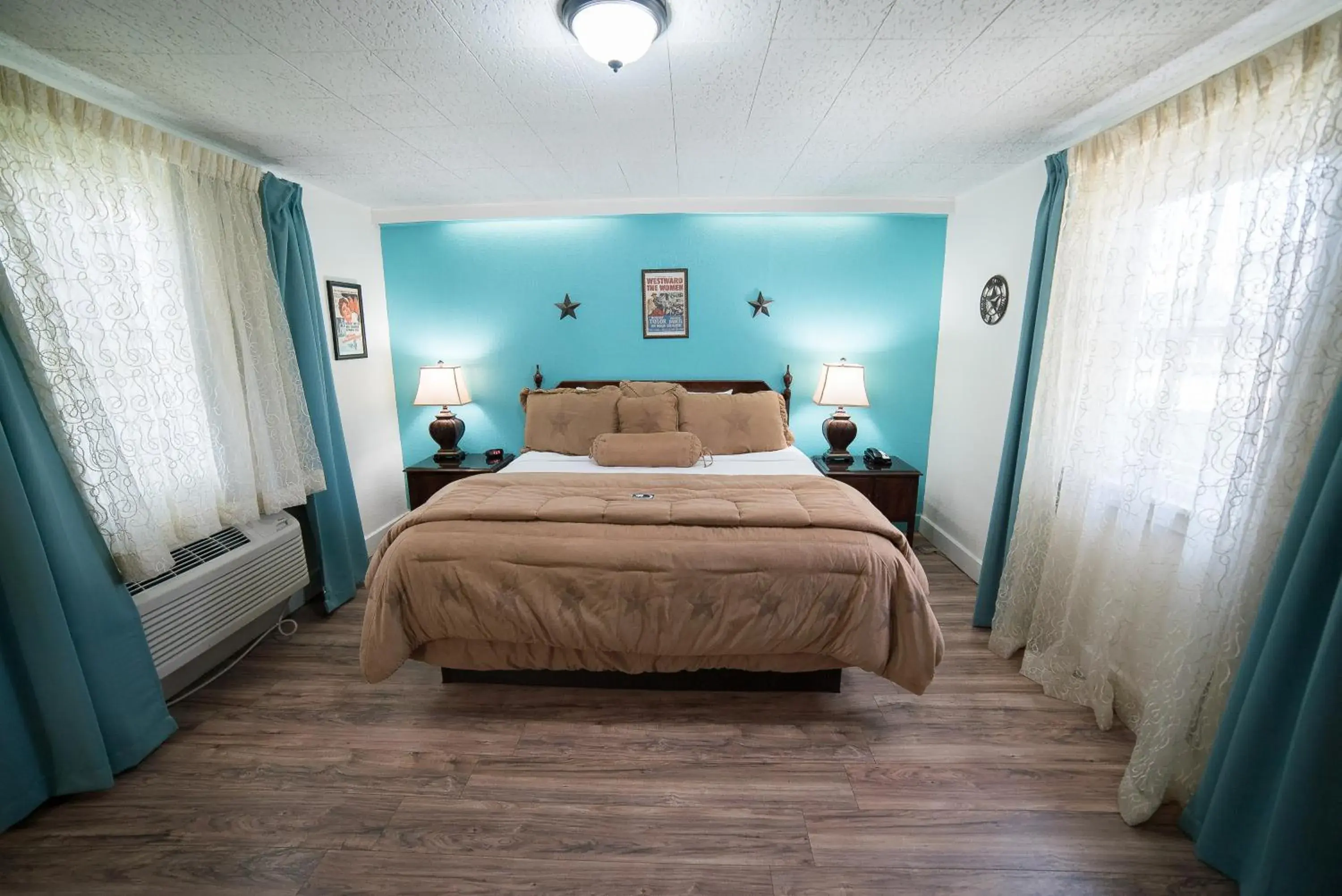 Photo of the whole room, Bed in Parry Lodge Photo of the whole room, Bed in Parry Lodge