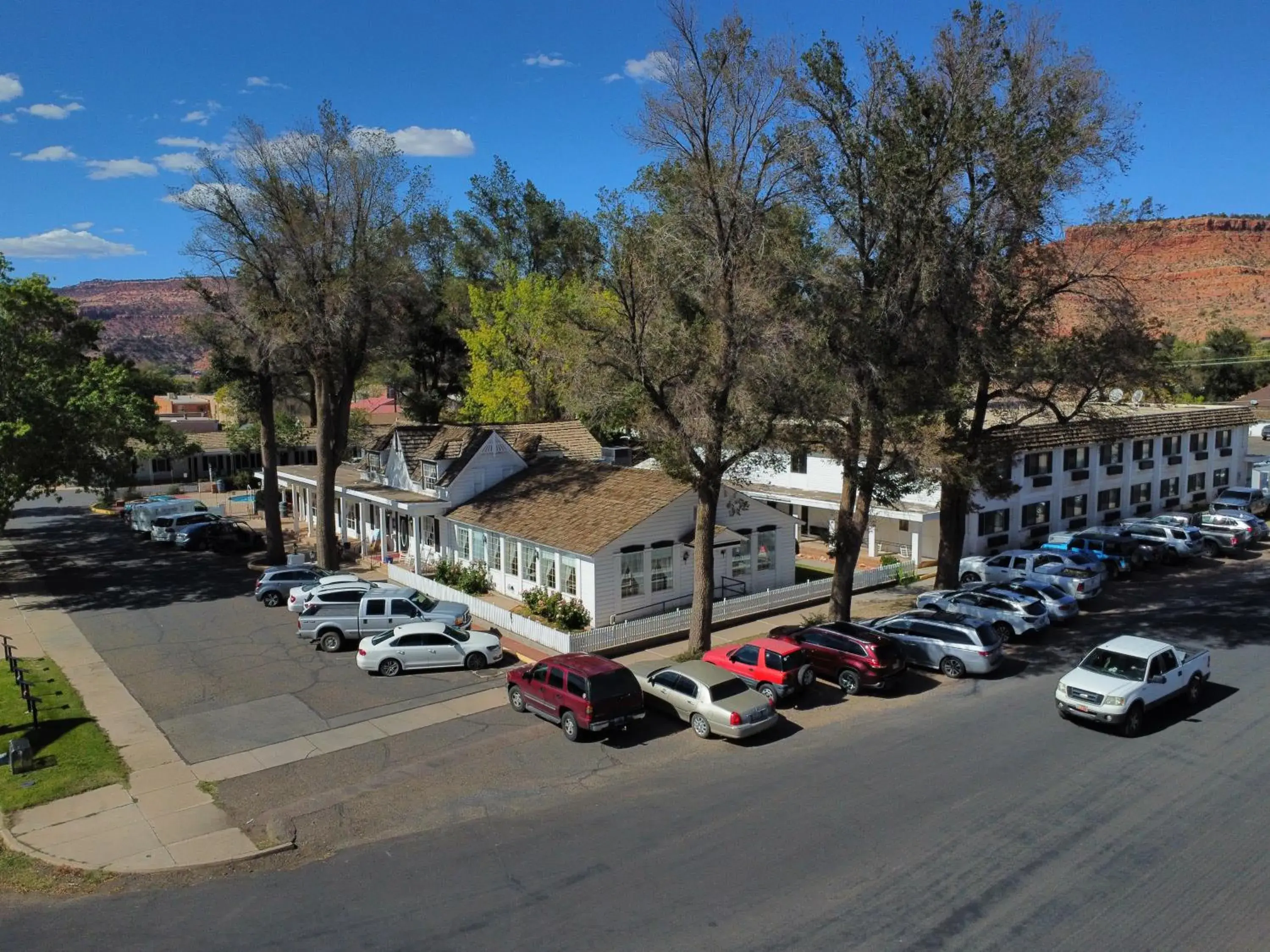 Property building in Parry Lodge Property building in Parry Lodge