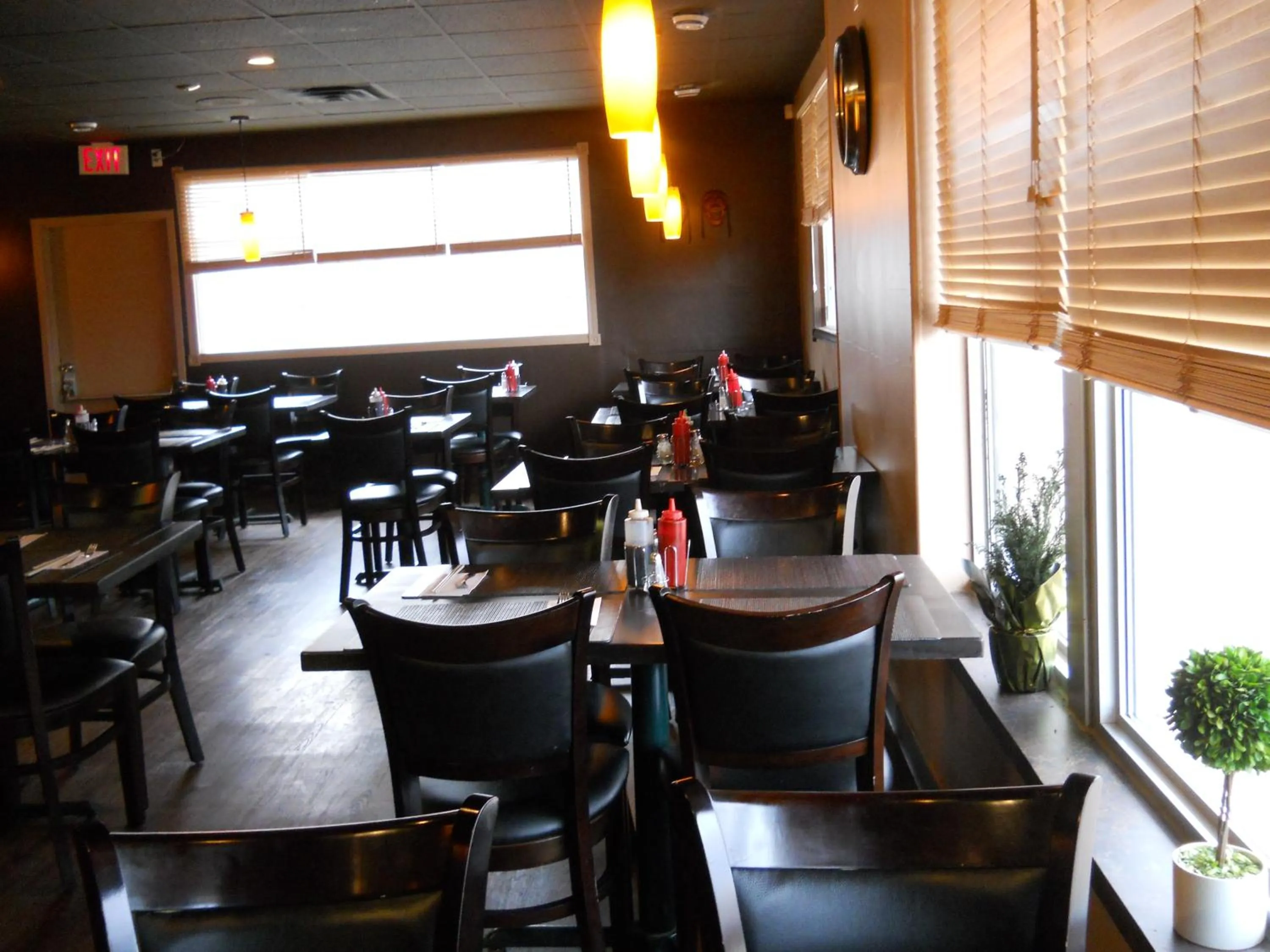 Restaurant/places to eat in TC Motel