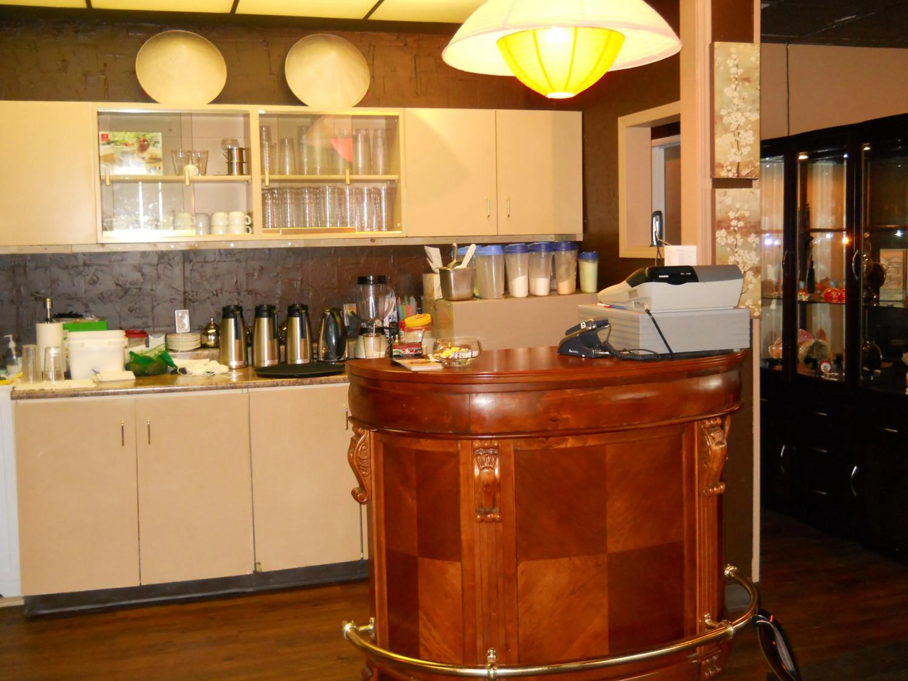 Restaurant/places to eat in TC Motel