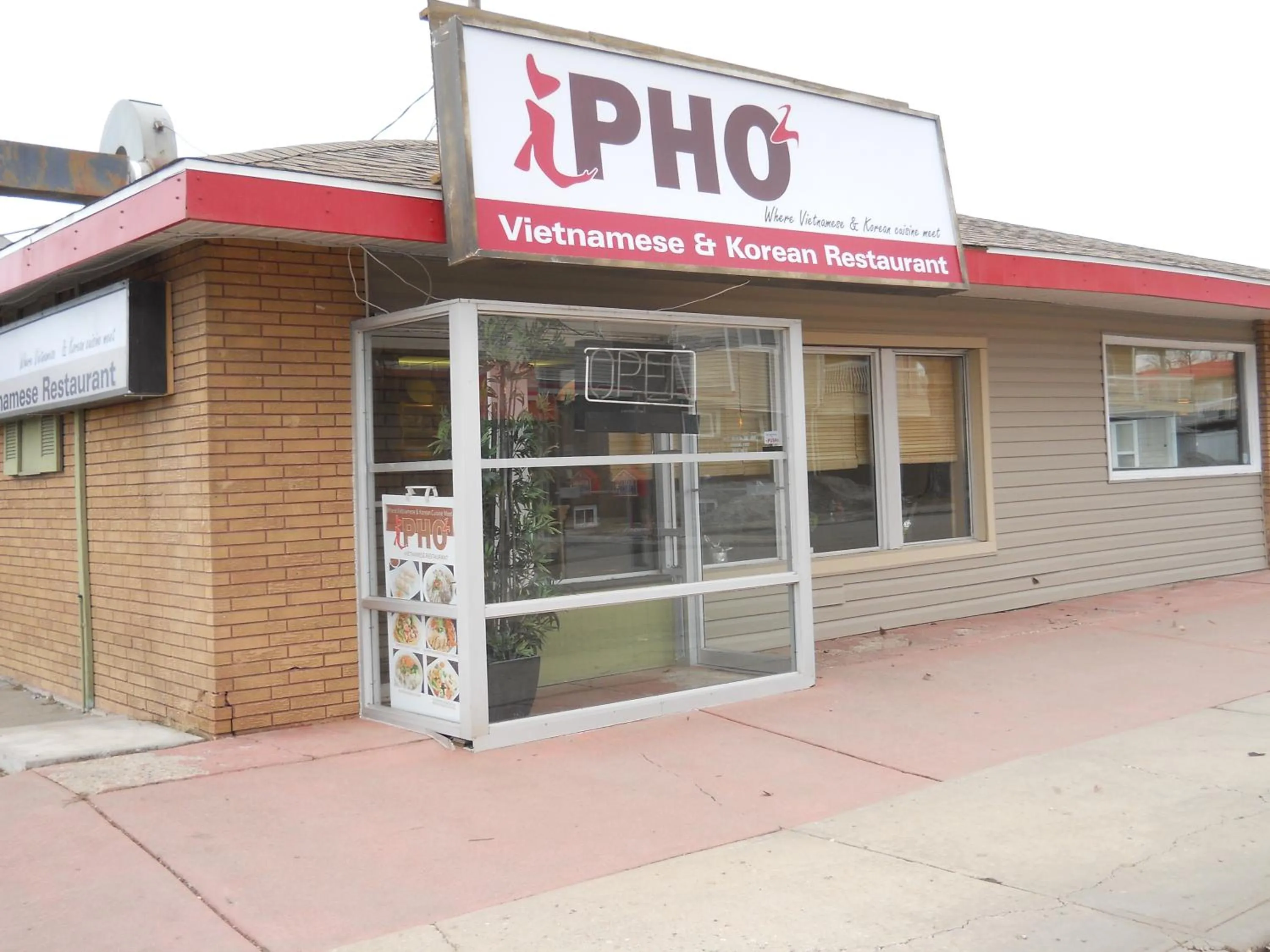 Restaurant/places to eat in TC Motel