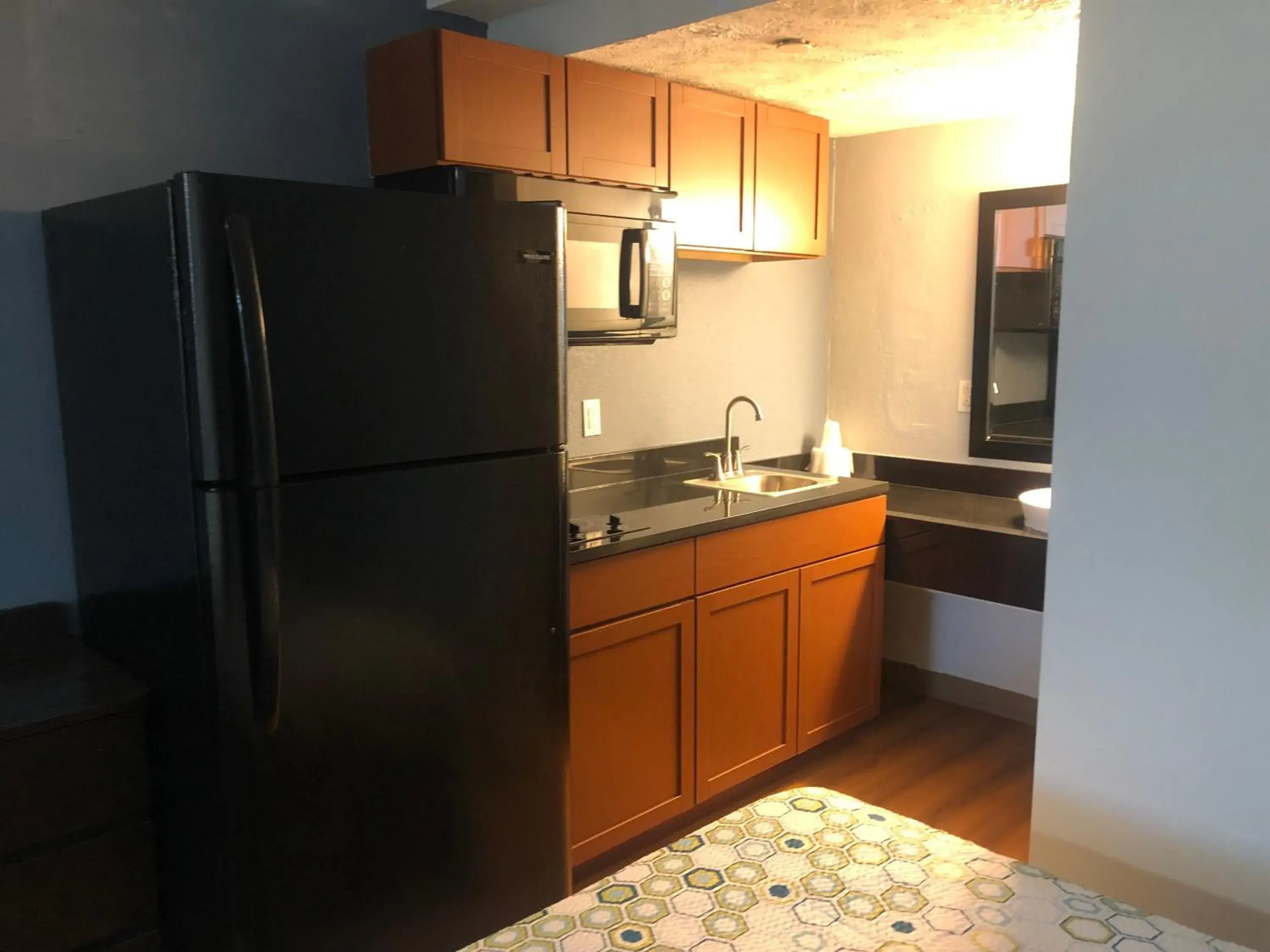 Photo of the whole room, Kitchen/Kitchenette in Days Inn by Wyndham Indianapolis South