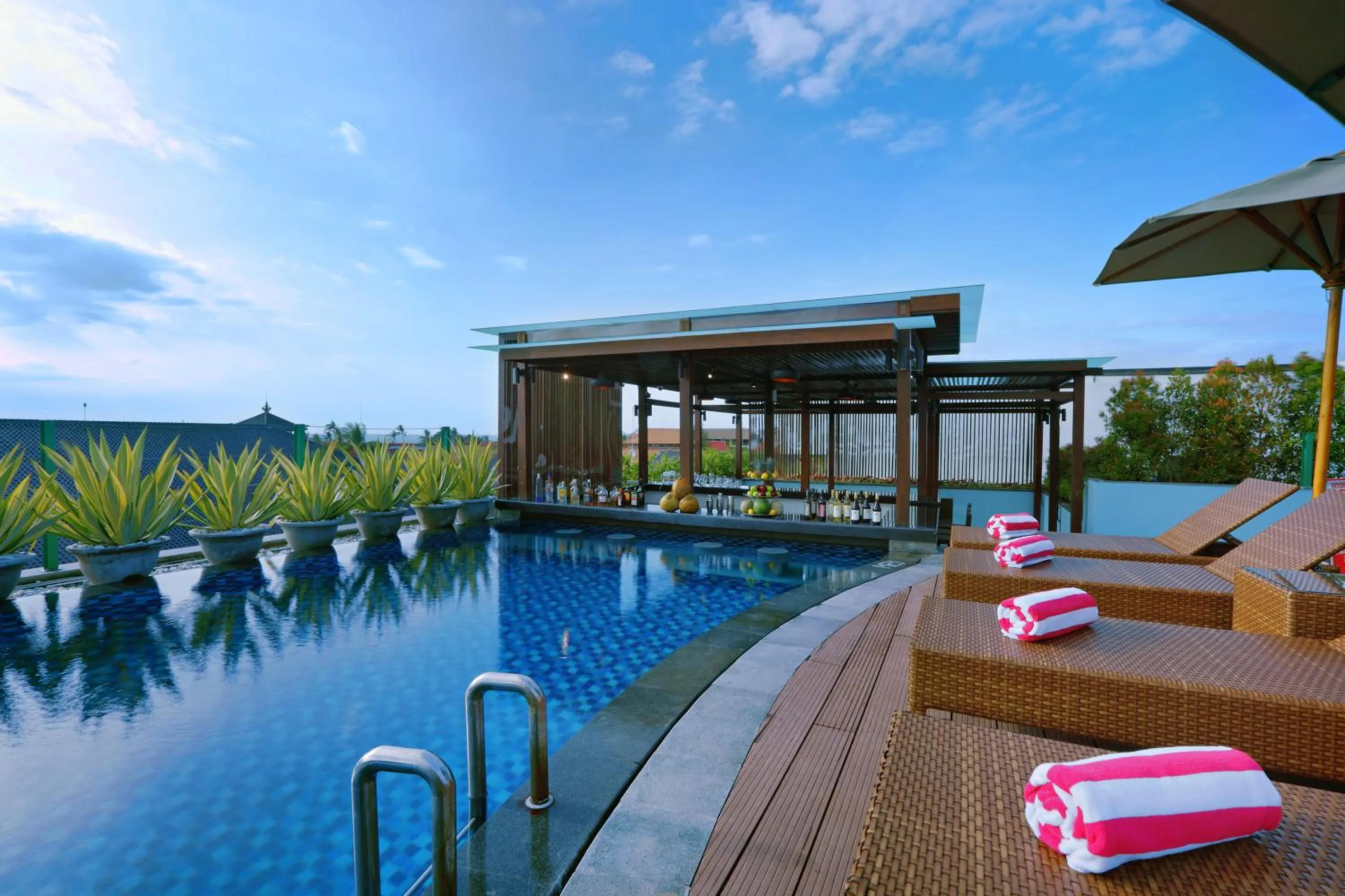 Swimming pool in favehotel Kuta Kartika Plaza