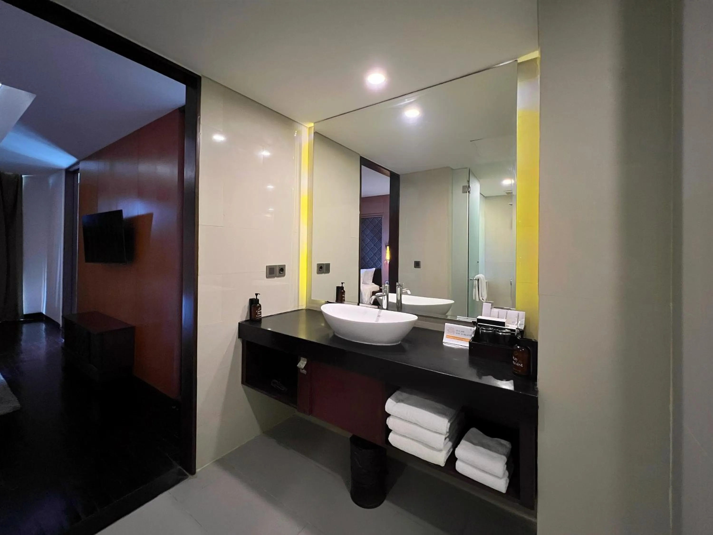 Bathroom in Golden Tulip Jineng Resort Bali
