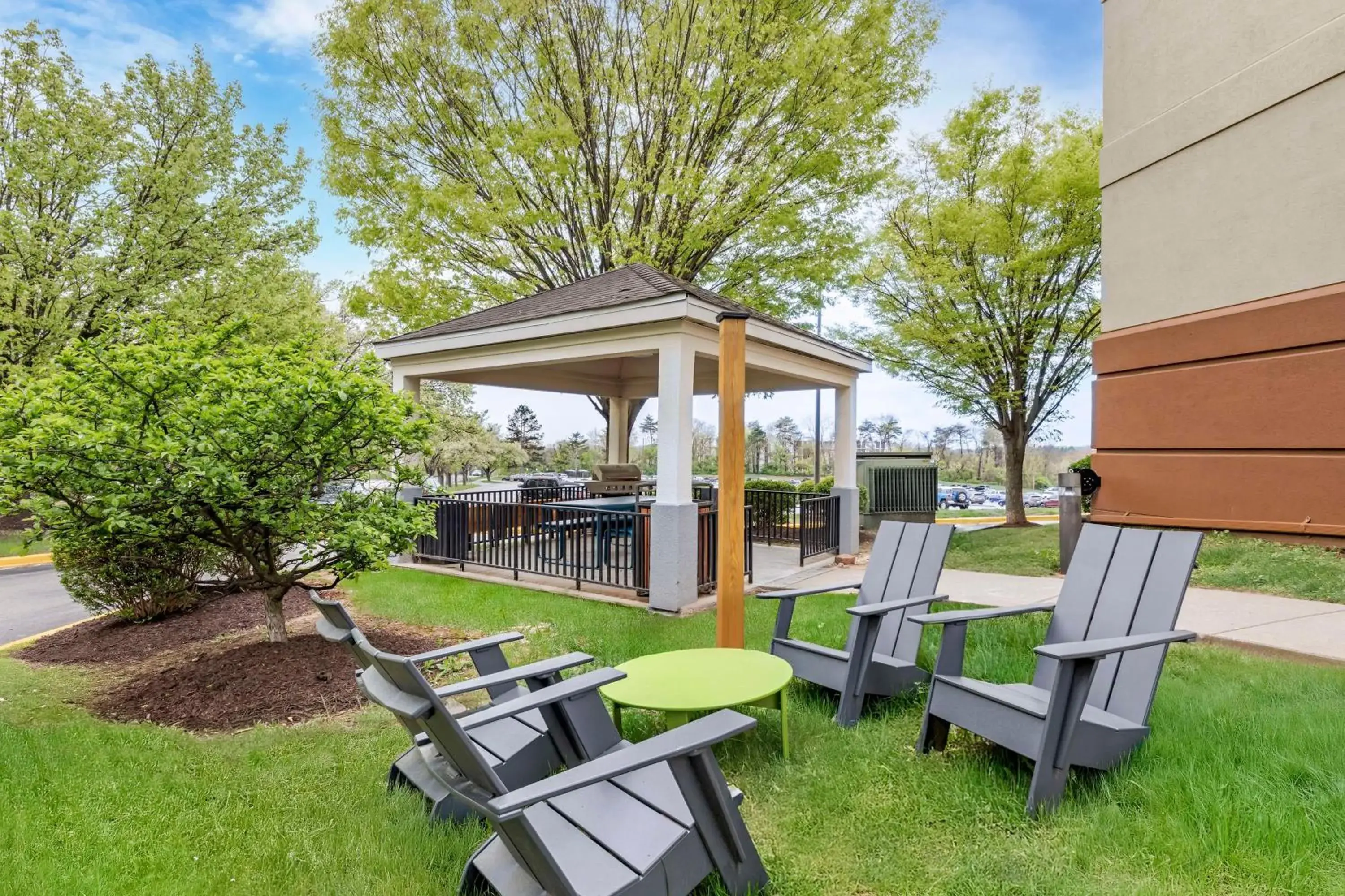 Property building in Sonesta Simply Suites Baltimore BWI Airport Property building in Sonesta Simply Suites Baltimore BWI Airport