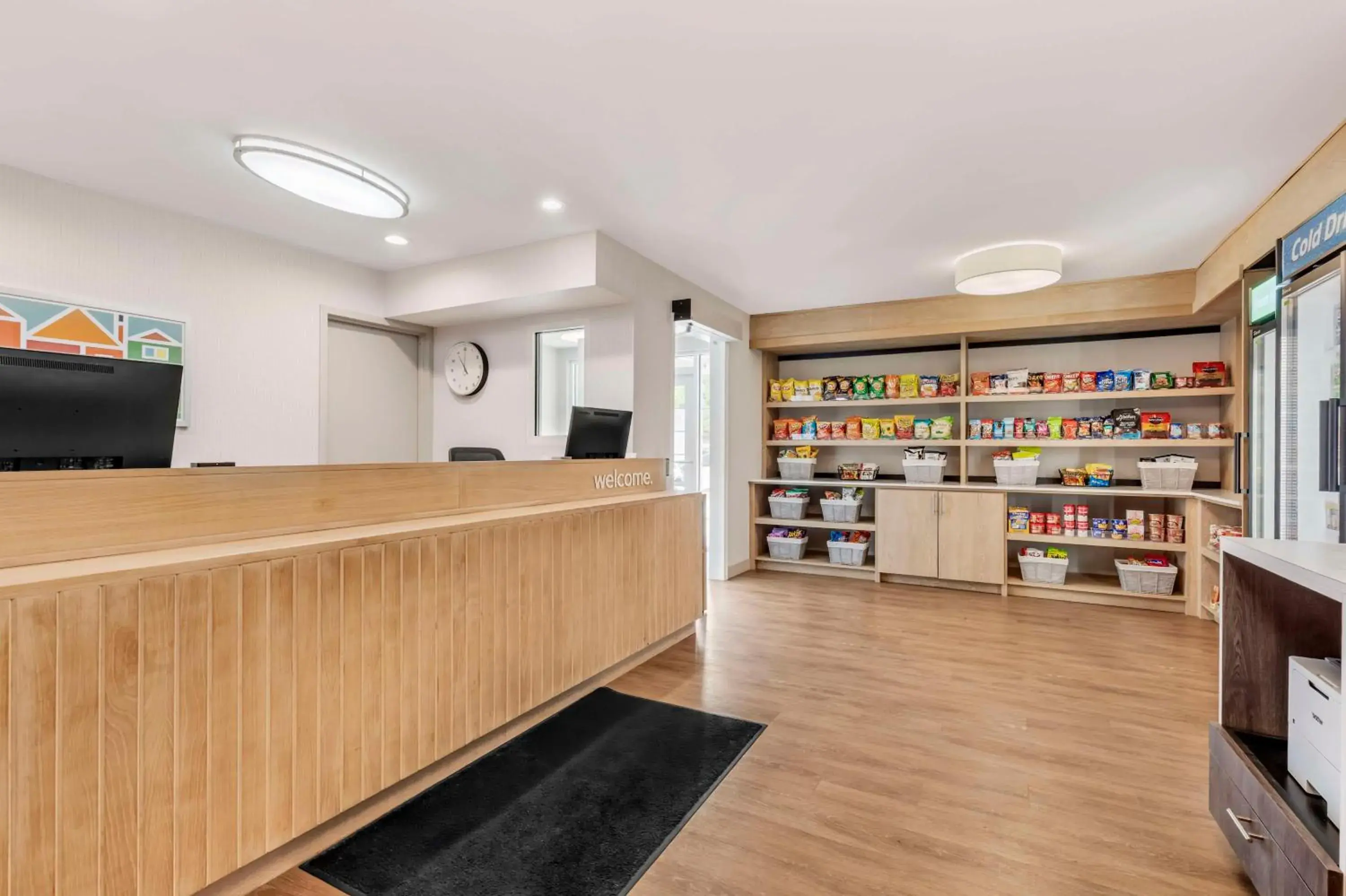 Lobby or reception in Sonesta Simply Suites Baltimore BWI Airport Lobby or reception in Sonesta Simply Suites Baltimore BWI Airport